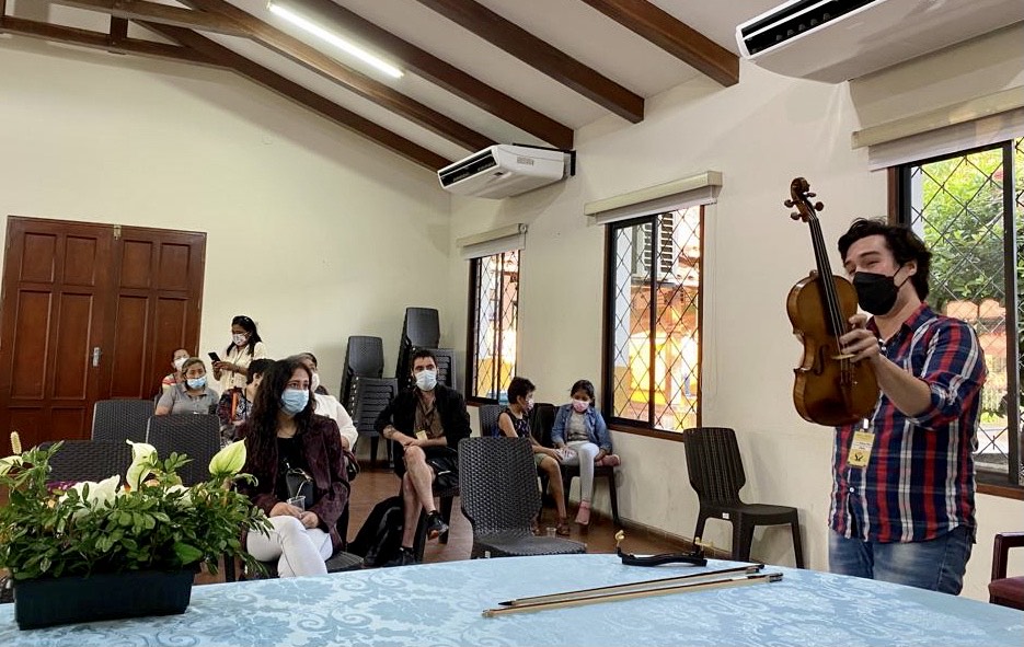 Director de Ensamble de la Universidad de Los Lagos dicta clase magistral a jóvenes músicos de Bolivia