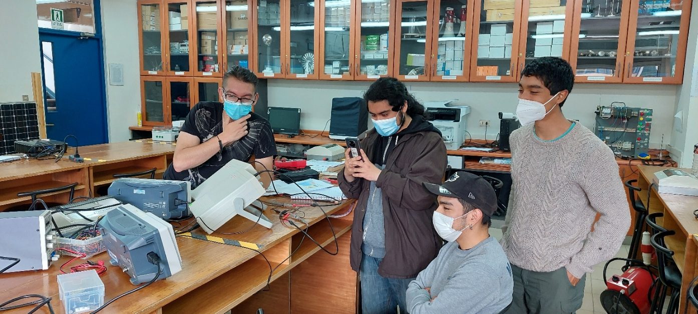 Estudiantes de Ingeniería se actualizan en programa intensivo de electrónica