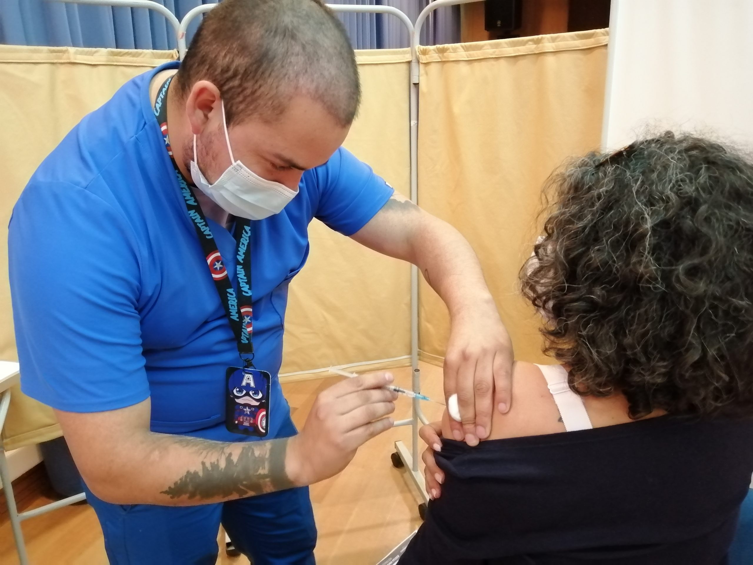 Profesionales ULagos y de la seremi de Salud  realizaron exitoso operativo de vacunación