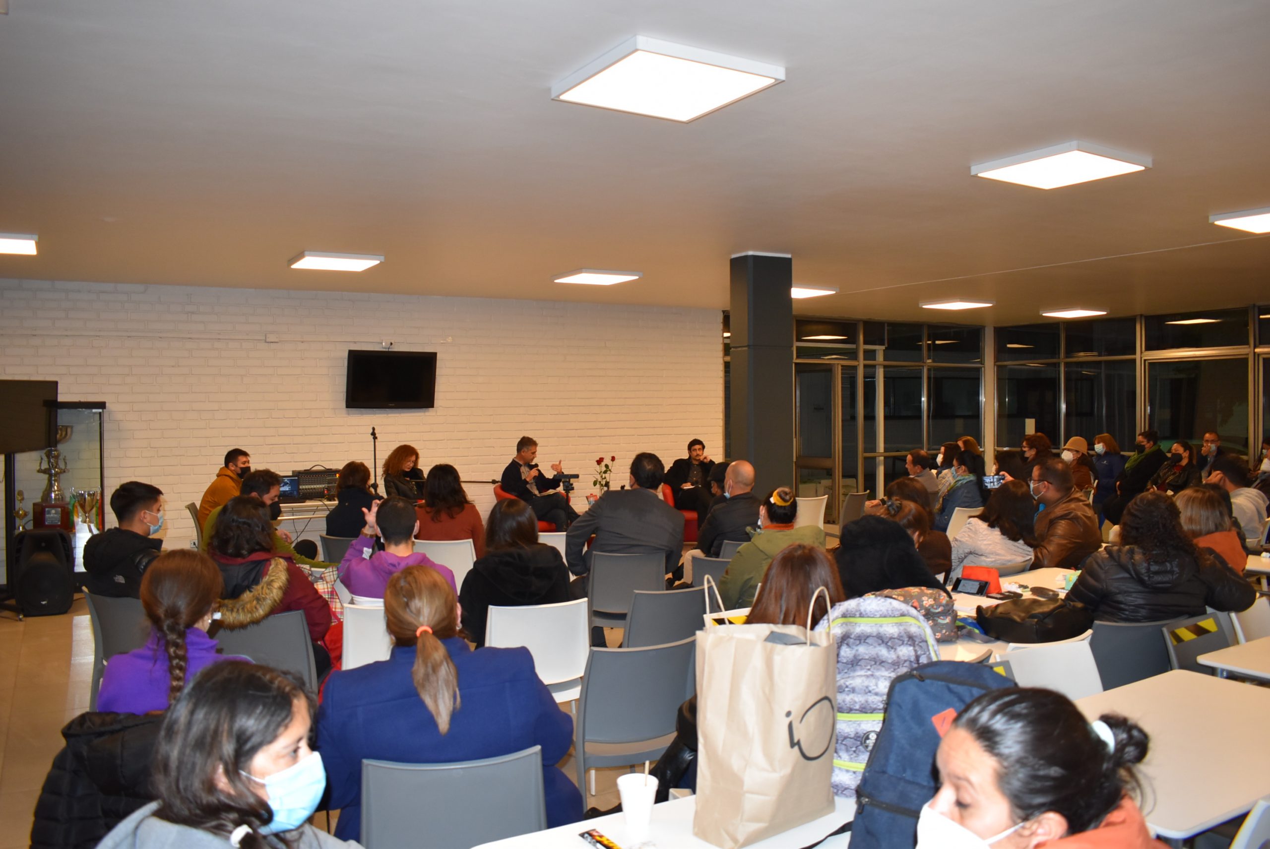 Con diversas actividades la ULagos conmemoró el Día Mundial del Libro en Santiago