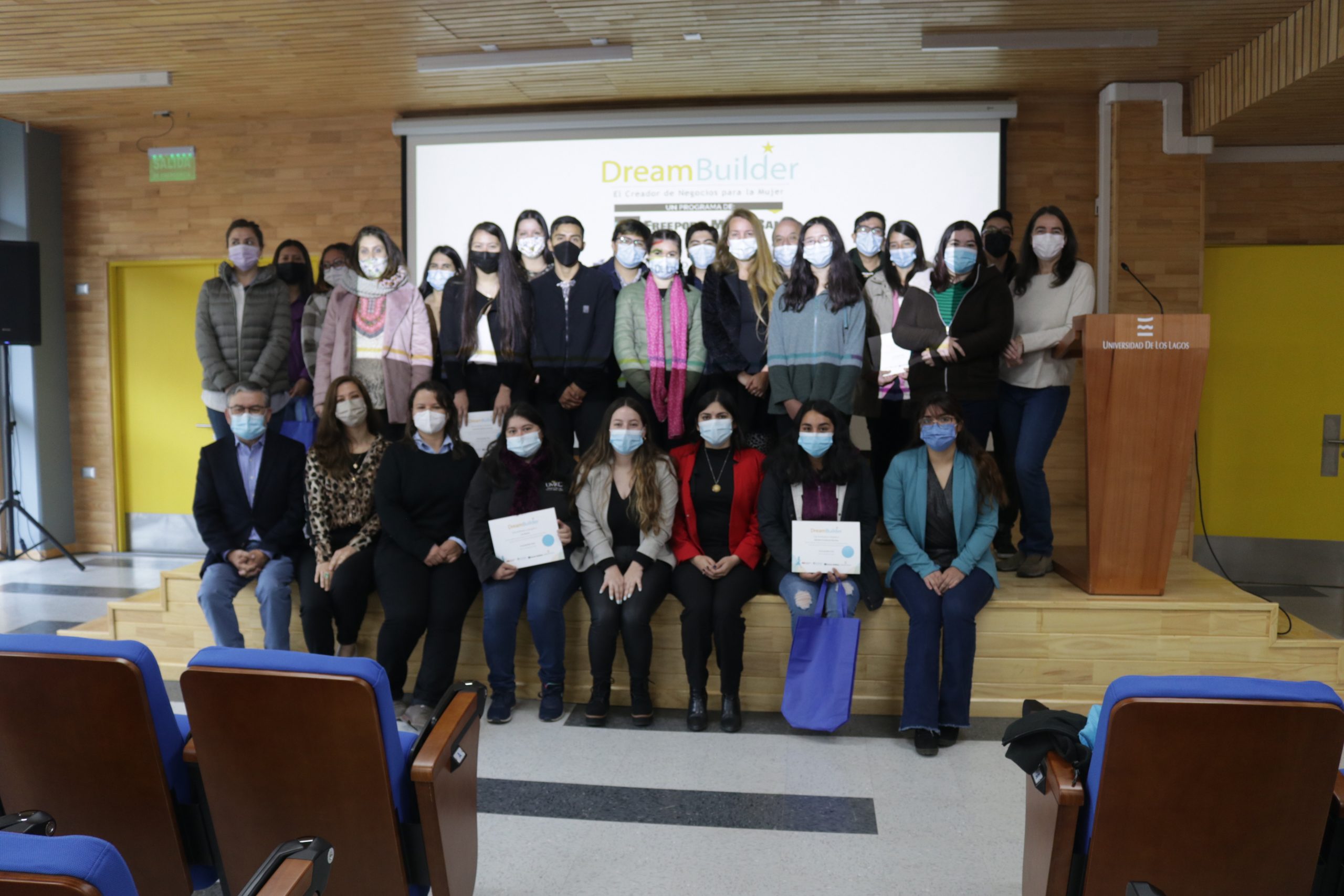 Certifican a 125 estudiantes de la Universidad de Los Lagos en programa DreamBuilder para emprendedores