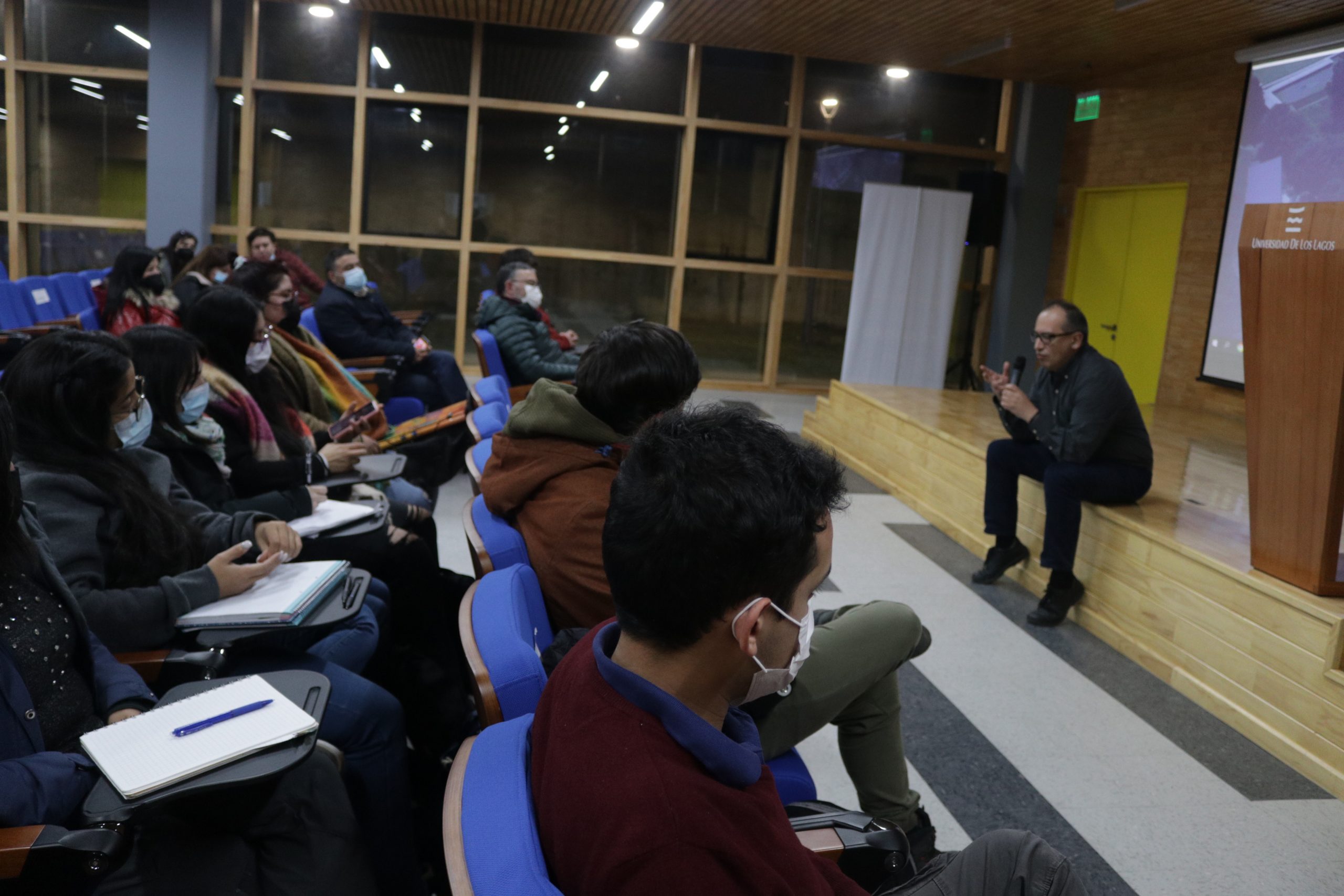 Diputado Héctor Ulloa expone sobre agenda legislativa en la Universidad de Los Lagos Chiloé