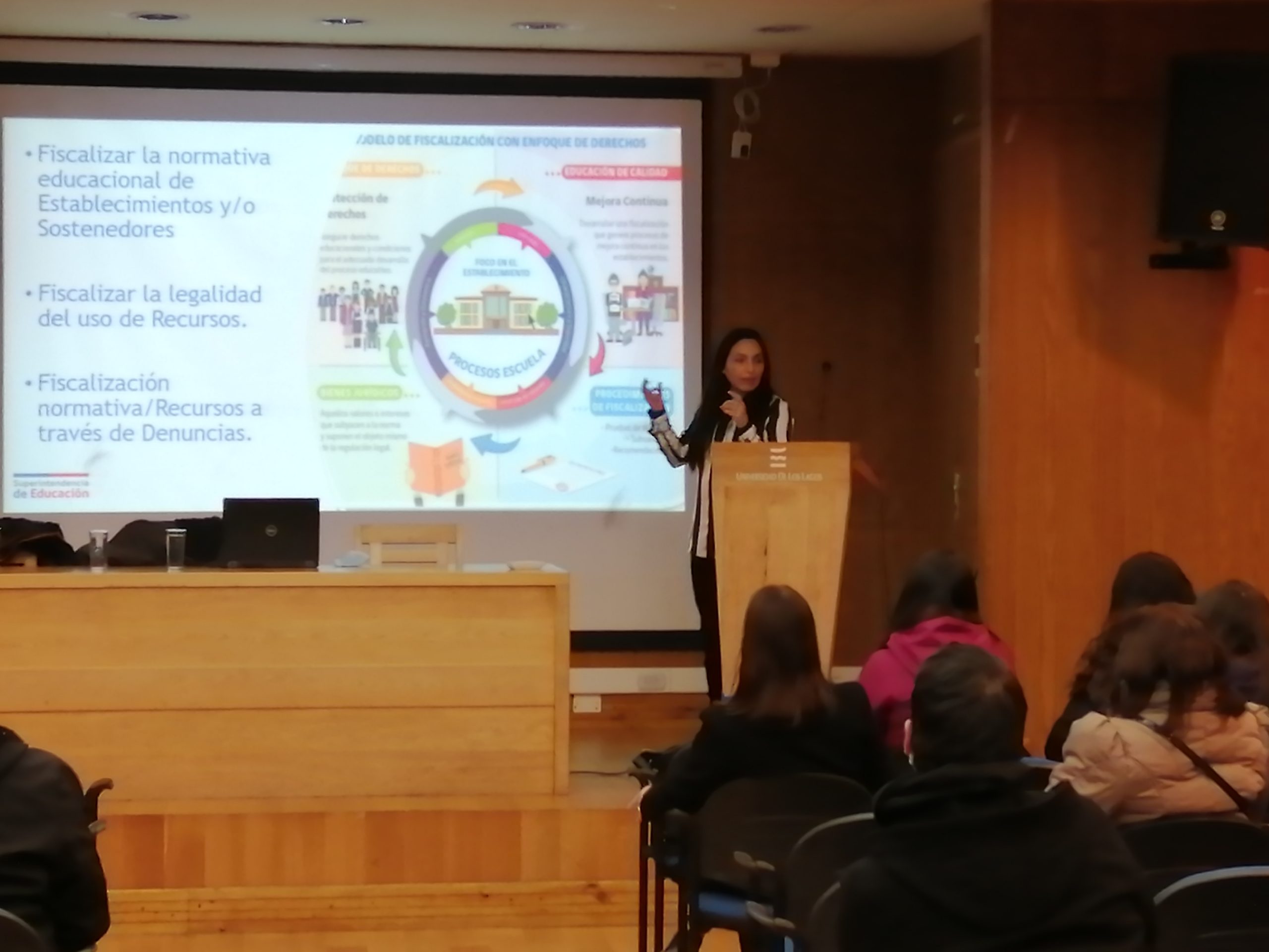 Profesores en formación analizan sistema de aseguramiento de la calidad  de colegios y escuelas en Chile
