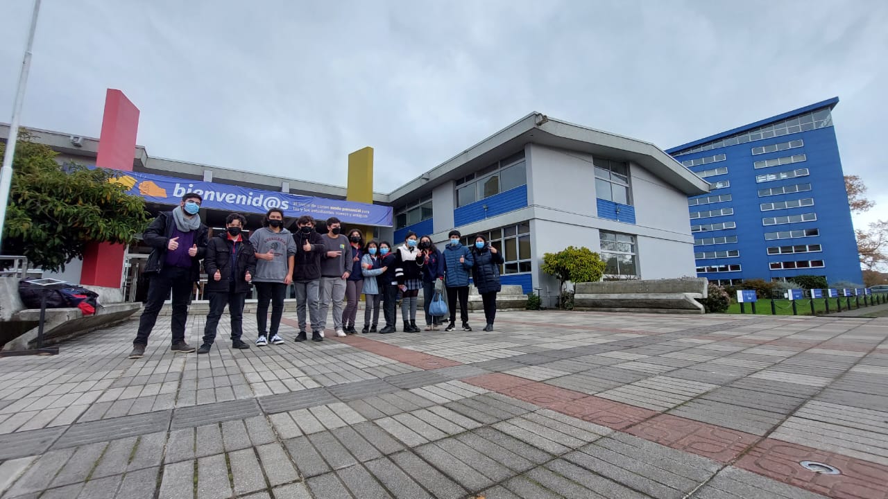 Laboratorio de Genética, Acuicultura y Biodiversidad de la ULagos abrió sus puertas al Club de Ciencias del Colegio San Mateo