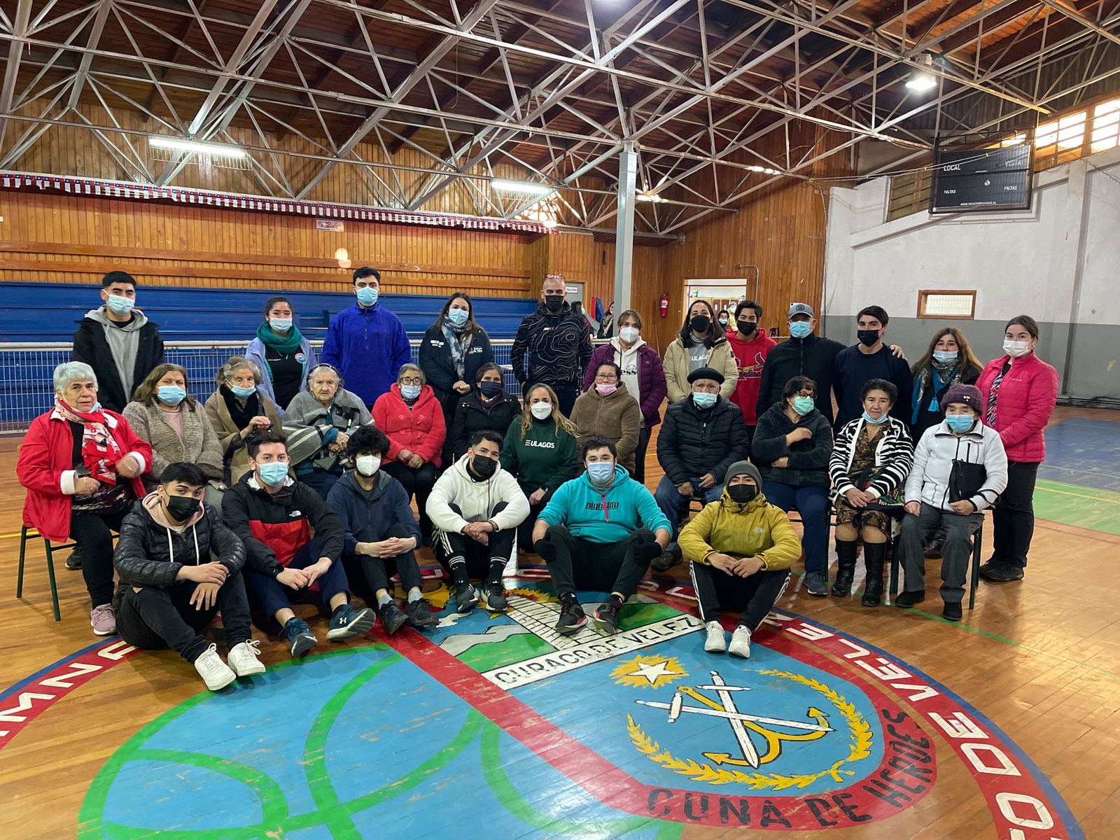 Adultos mayores de Curaco de Vélez realizan talleres sobre actividad física