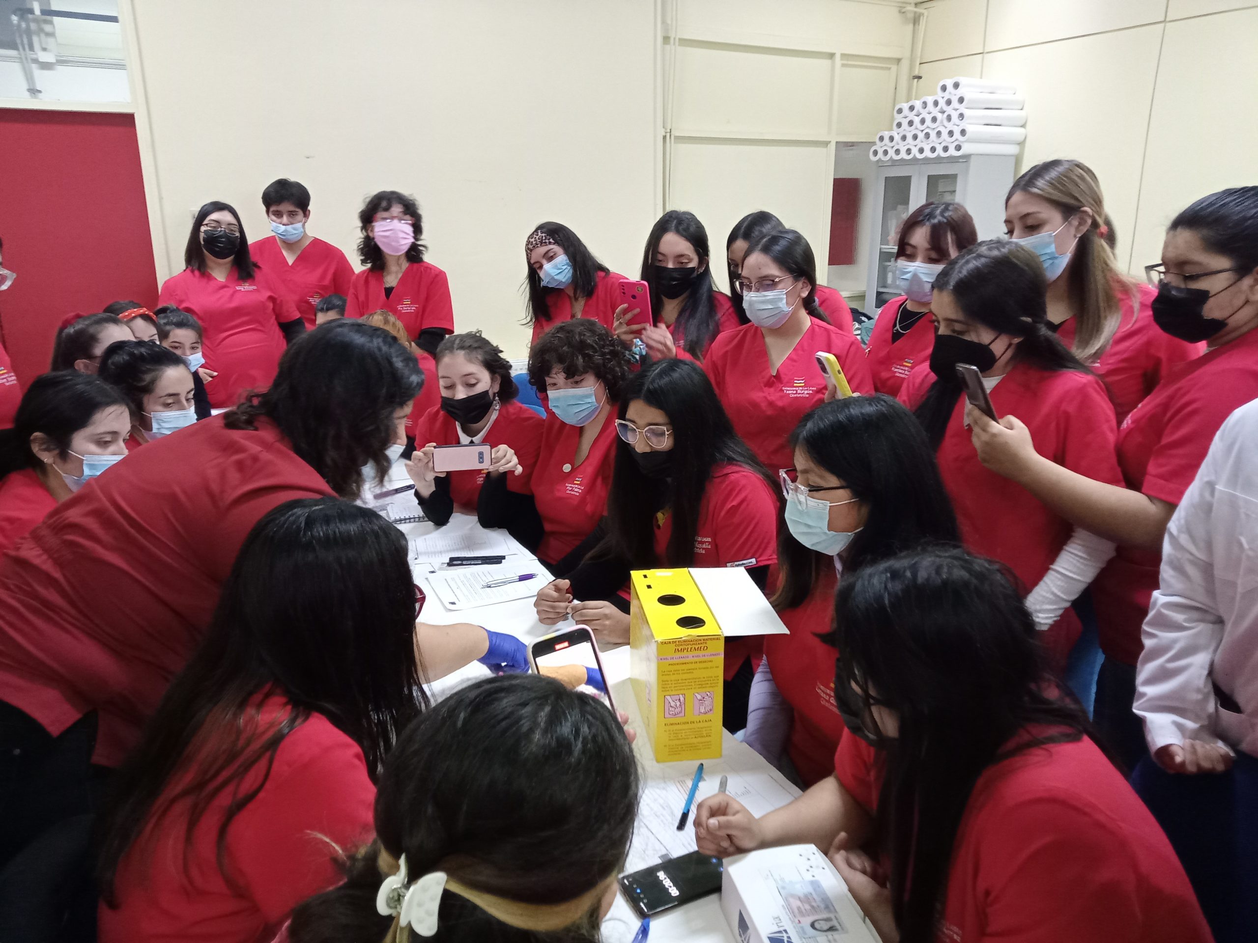 Estudiantes de Obstetricia y Puericultura se capacitan en test de VIH
