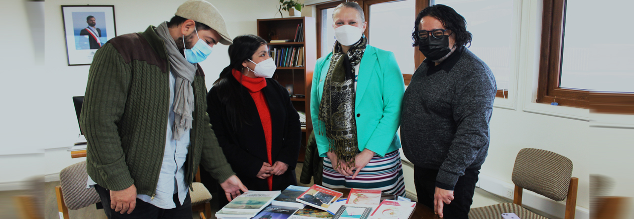 Editorial ULagos dona catálogo de escritora/es regionales a bibliotecas públicas