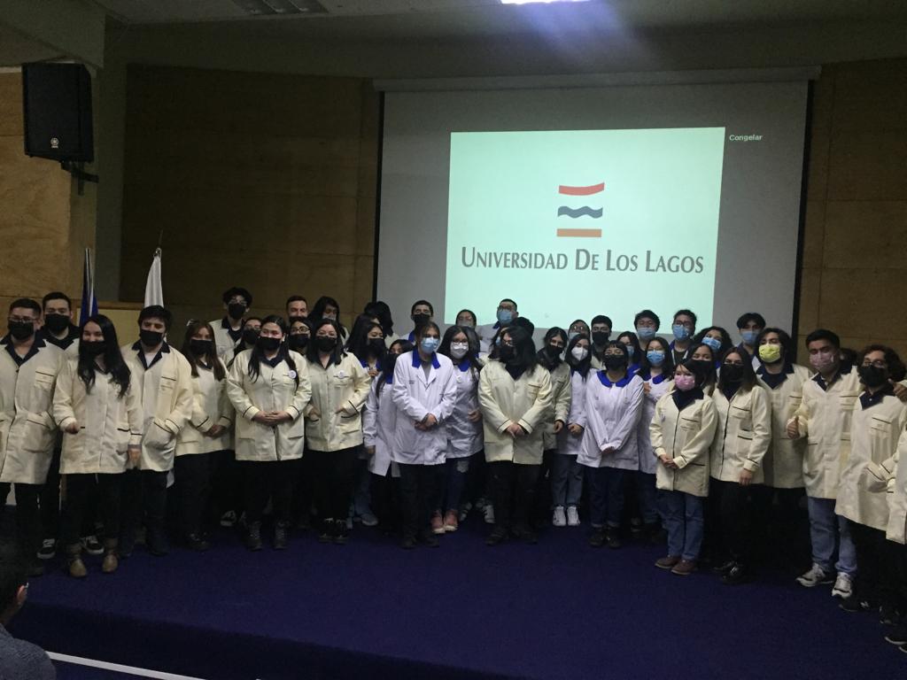 Estudiantes de Pedagogía realizan primera Ceremonia de Investidura