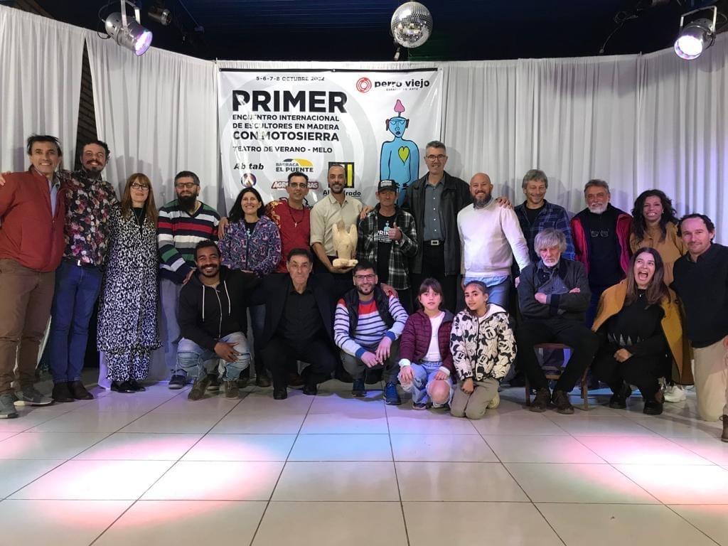 Artista docente ULagos participa de encuentro internacional de escultores en Uruguay