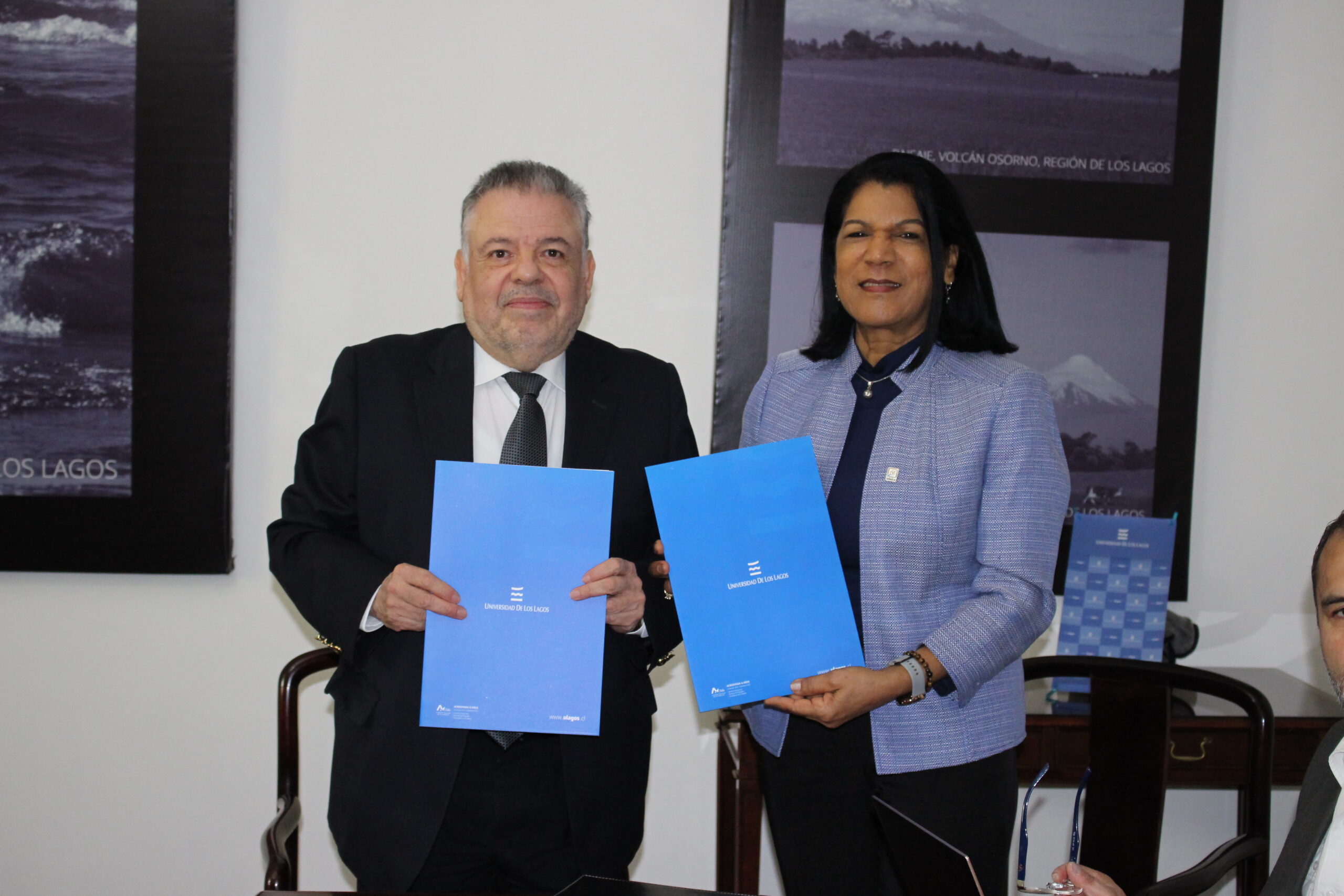 IESED-Chile firmó convenio de cooperación con instituto IDEICE de República Dominicana