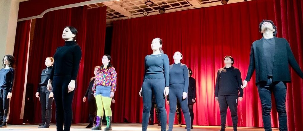 Grupo de Teatro “Lado Oscuro” de la Academia de Arte ULagos estrena Edipo Tirano en gira regional