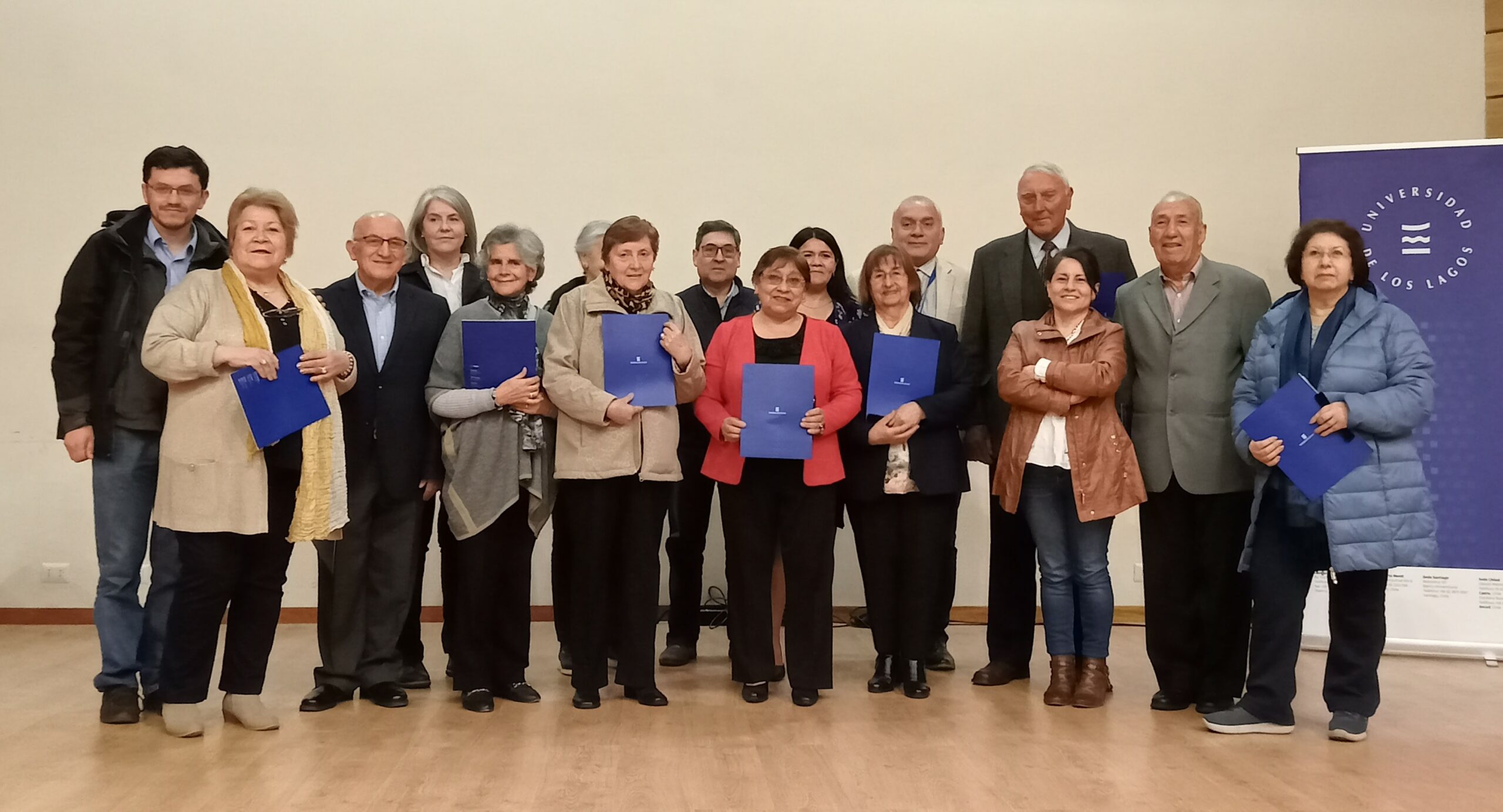 Personas mayores certifican sus conocimientos como mediadores de lectura