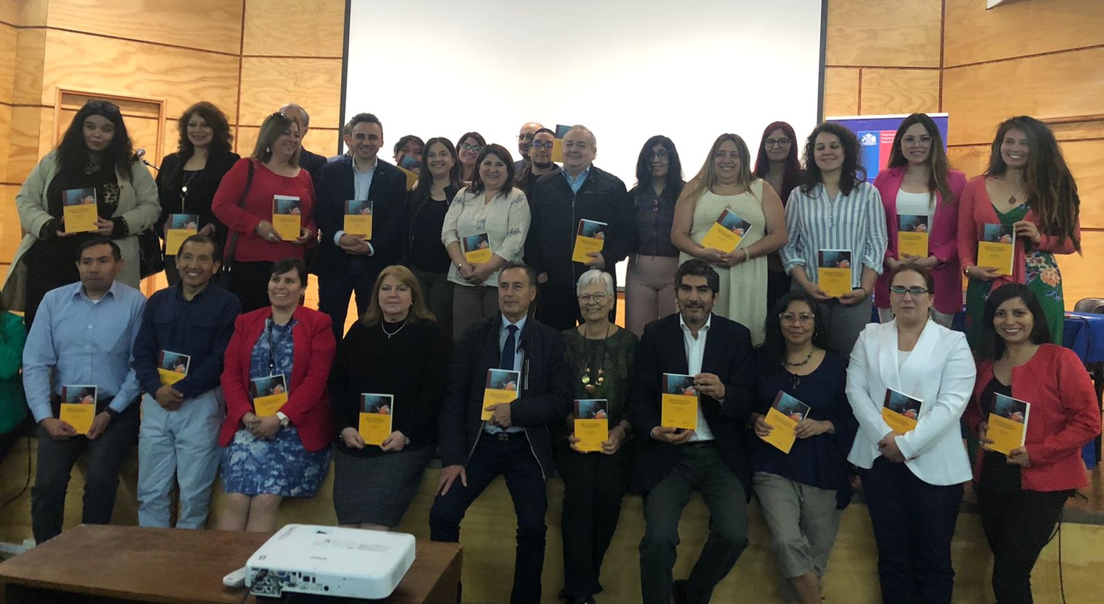 Presentan libro que plantea experiencias y desafíos para la educación de jóvenes y adultos