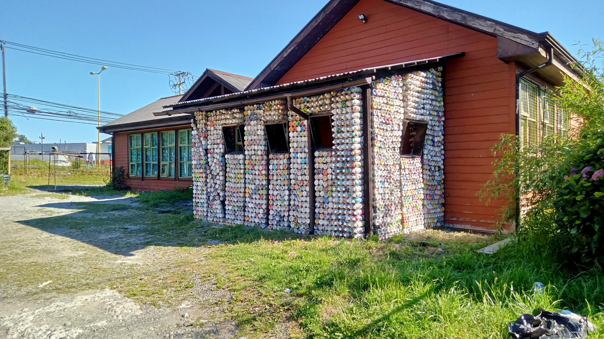 Técnico en Construcción levanta sala de reciclaje ecológica en Fundación de las Familias