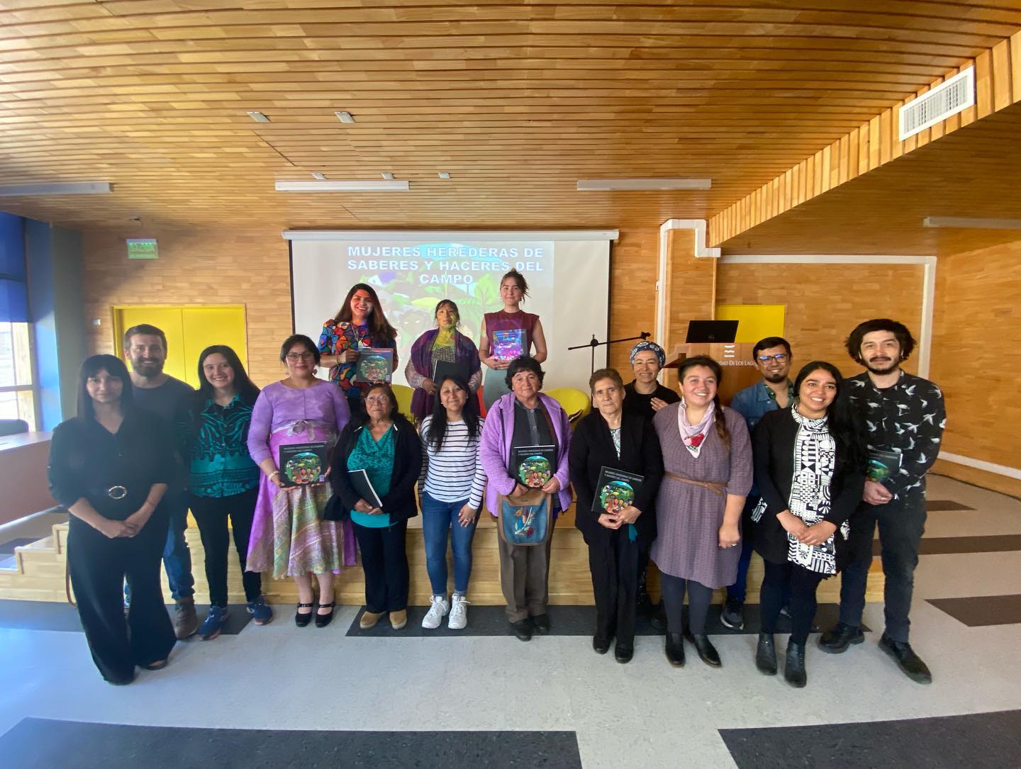 Libro “Mujeres herederas de saberes y haceres del campo”, fue presentado en la Sede Chiloé
