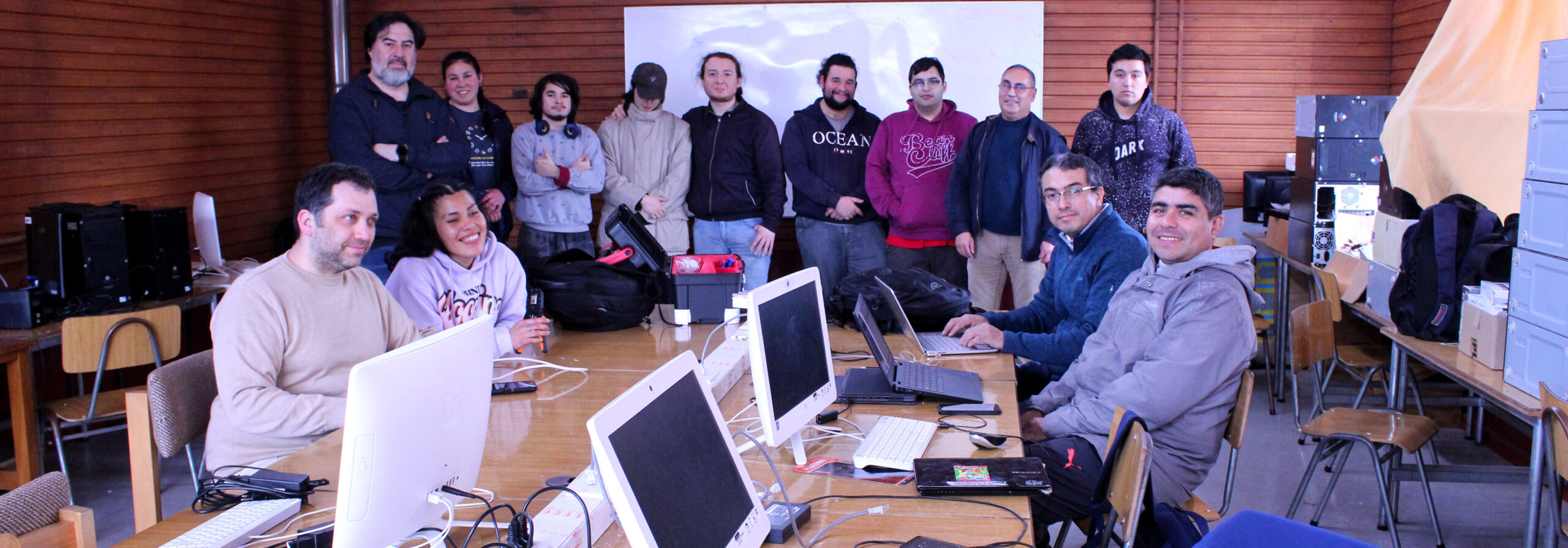 Formación Técnica en Informática repara computadores y sistema de red de escuela municipal de Maullín