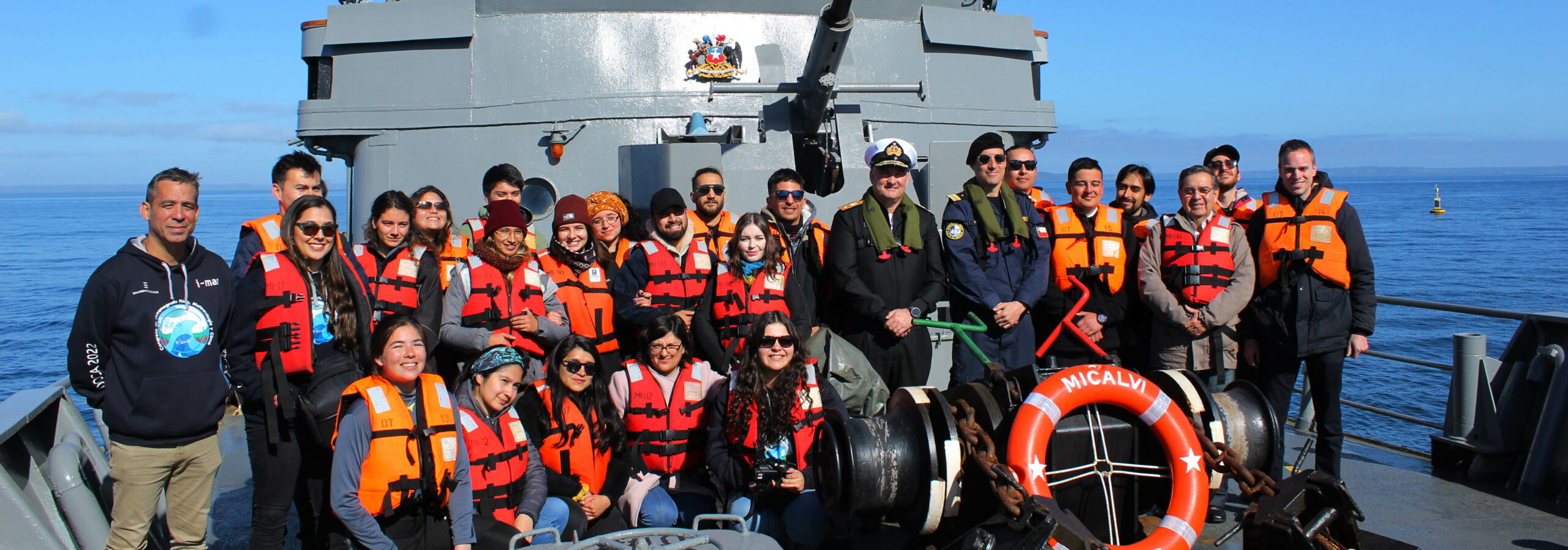 Estudiantes y científicos conocen Boya Oceanográfica del centro i~mar  en el Seno del Reloncaví