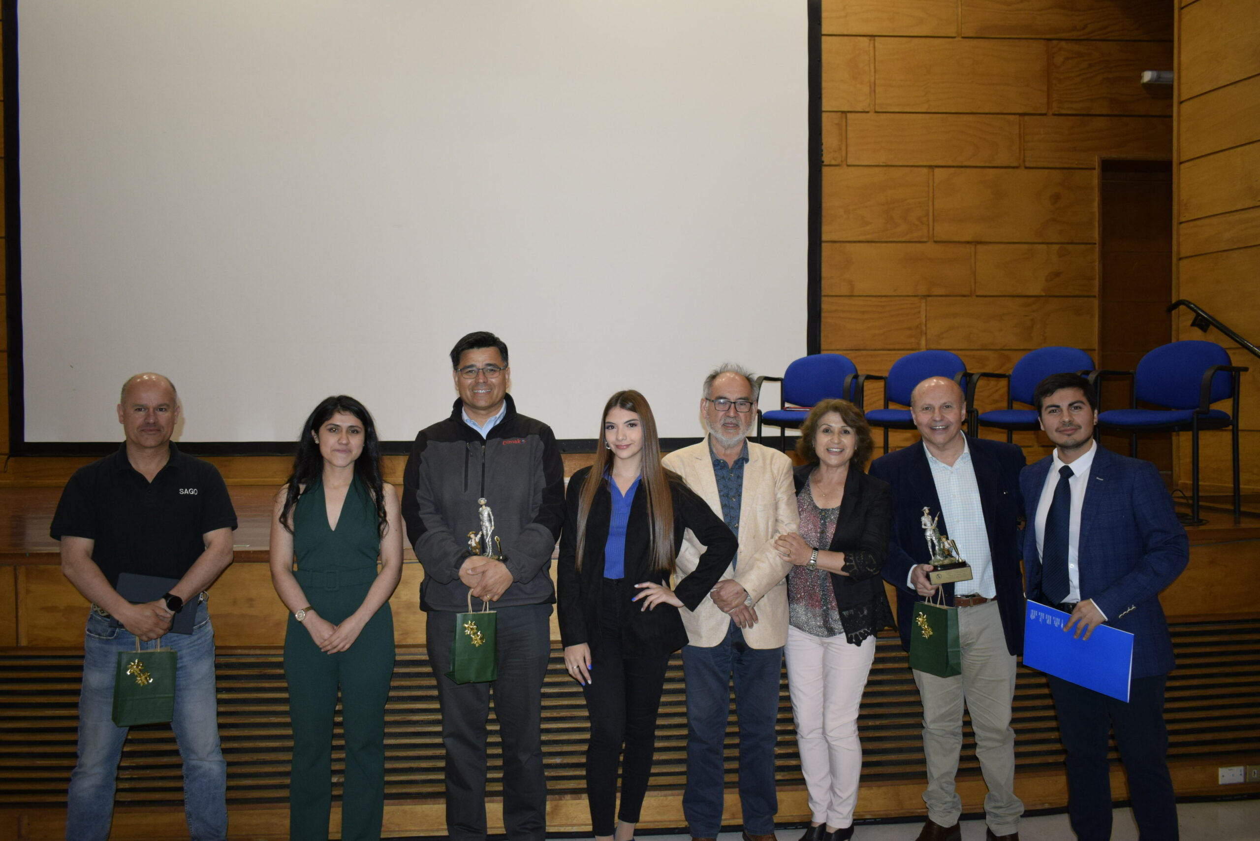Ingeniería Comercial celebró su aniversario número XXVIII en destacada jornada