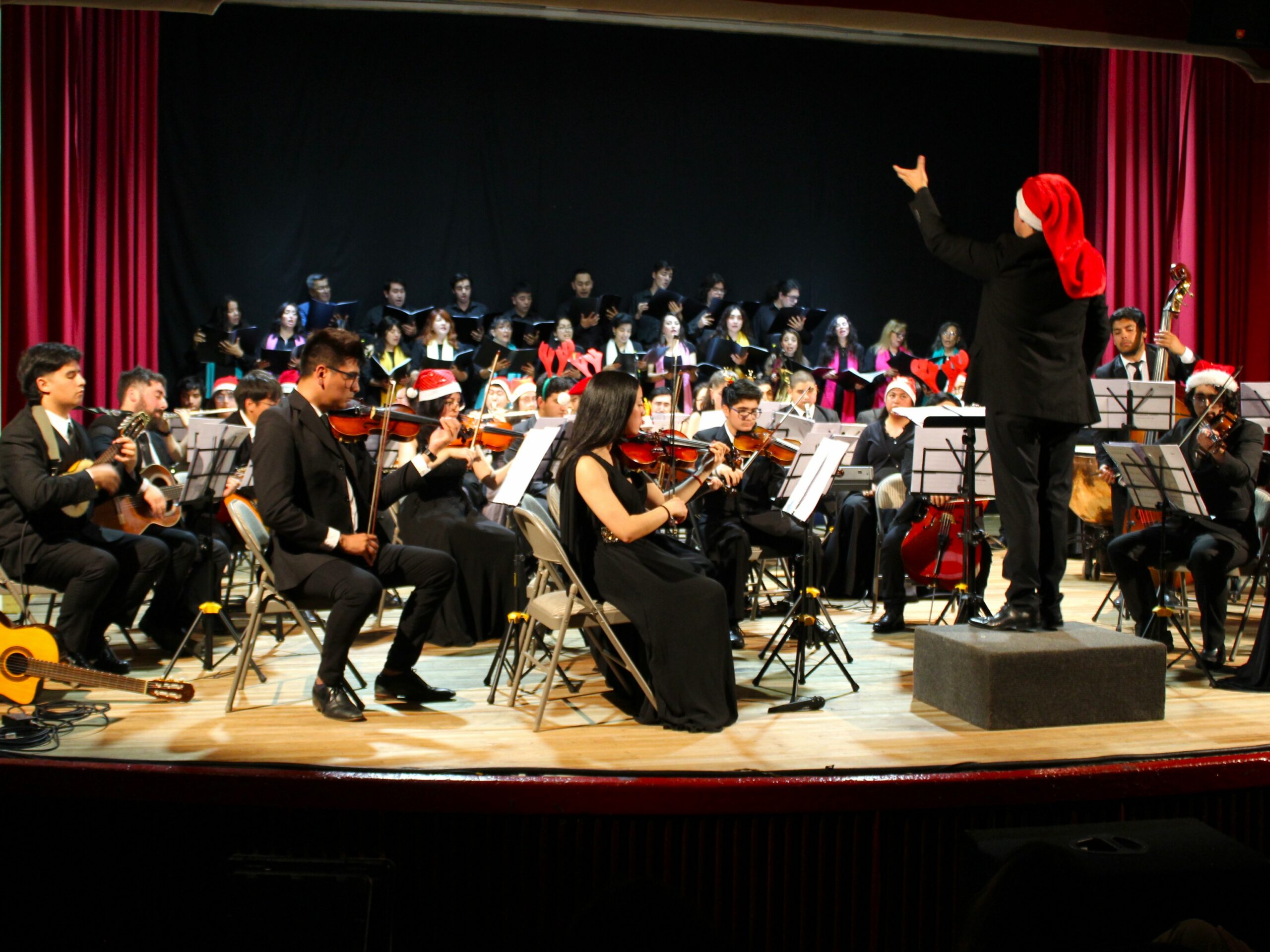 Orquesta y Coro de la Academia de Arte cerraron el año con concierto de alto vuelo