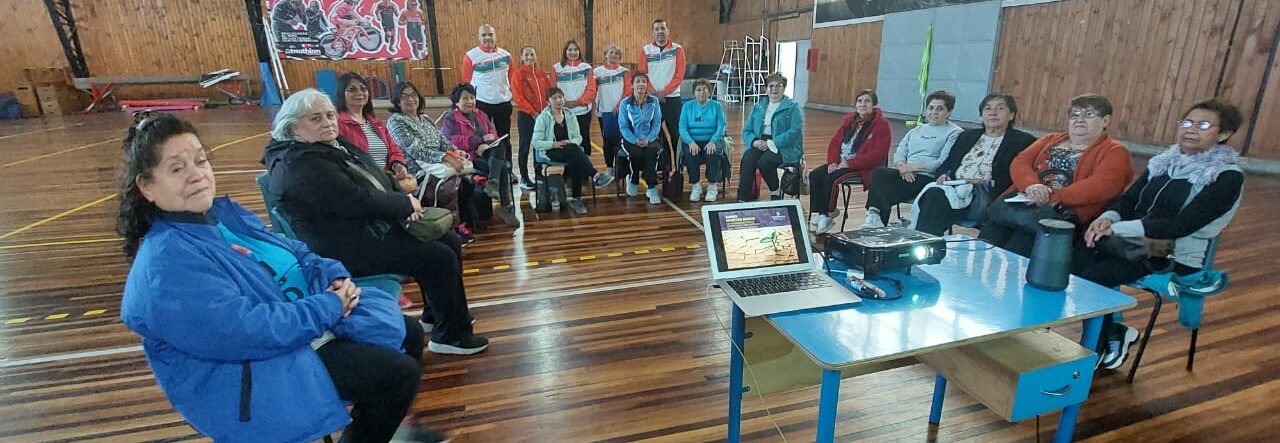 Adultos mayores se certifican como Monitores Senior