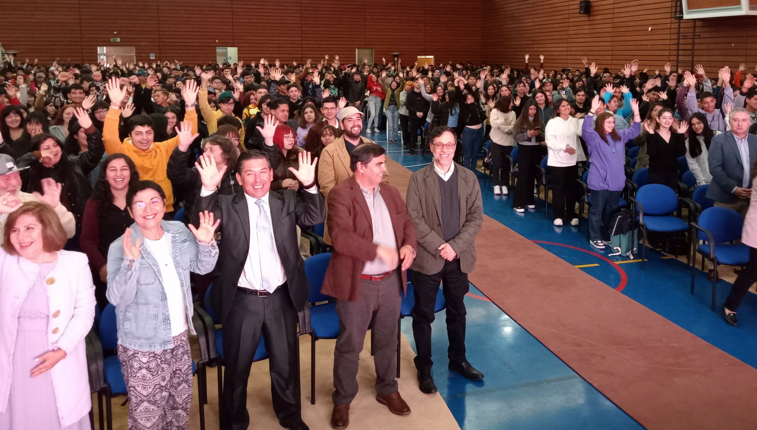 Masiva concurrencia de estudiantes en su primer día de clases en la ULagos