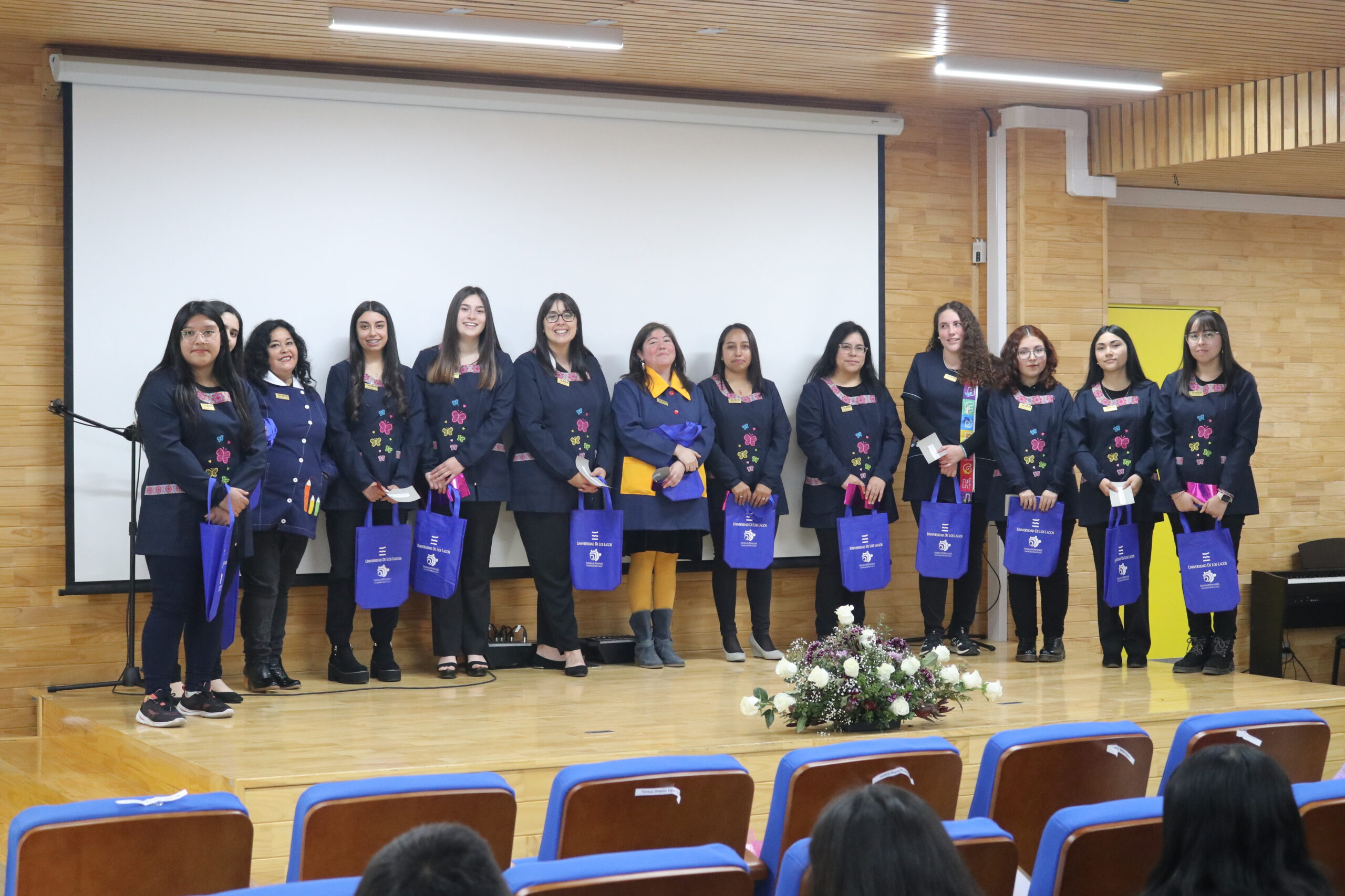 Estudiantes de Pedagogía de Educación General Básica tuvieron su ceremonia de investidura