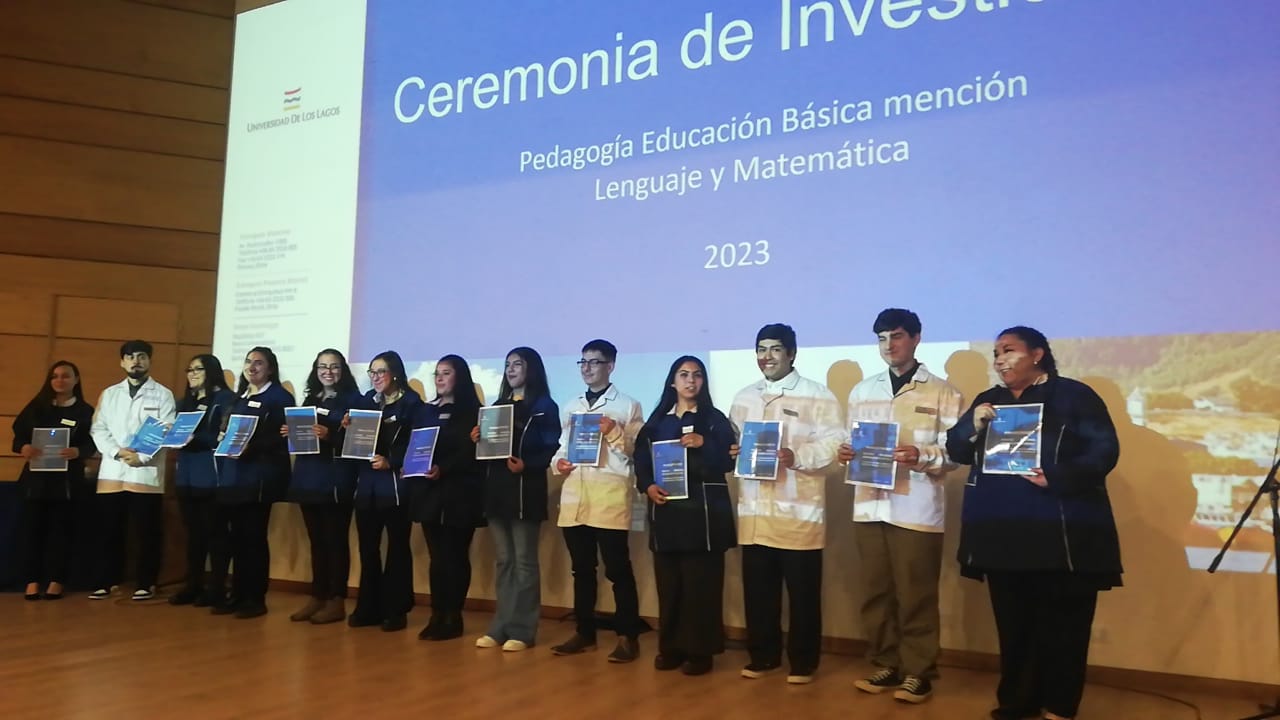 Pedagogía en Educación Básica mención Lenguaje y Matemática vivió significativa Investidura