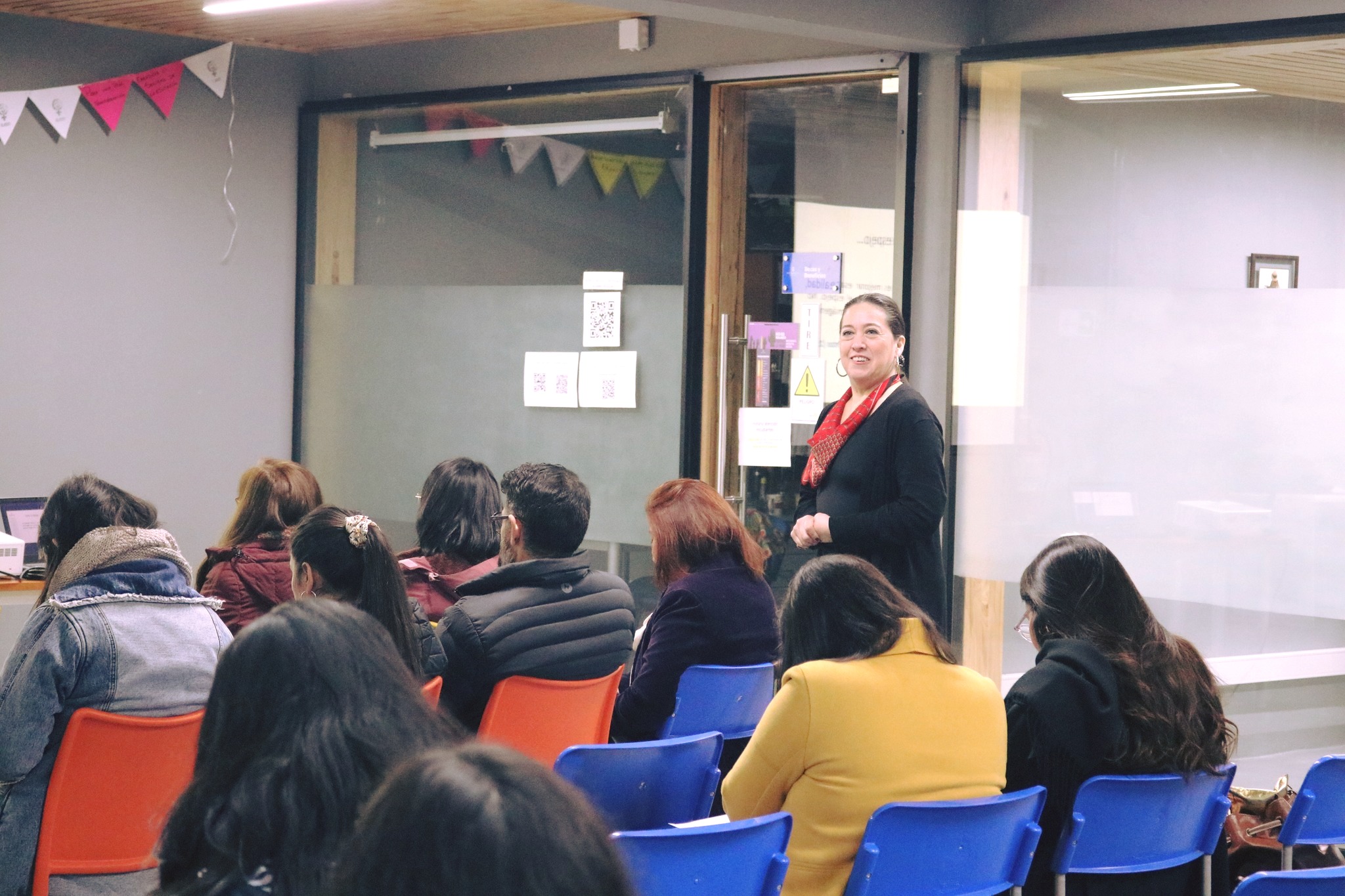 Académica de la Universidad del Bío-Bío realiza taller sobre evaluación a PEGB
