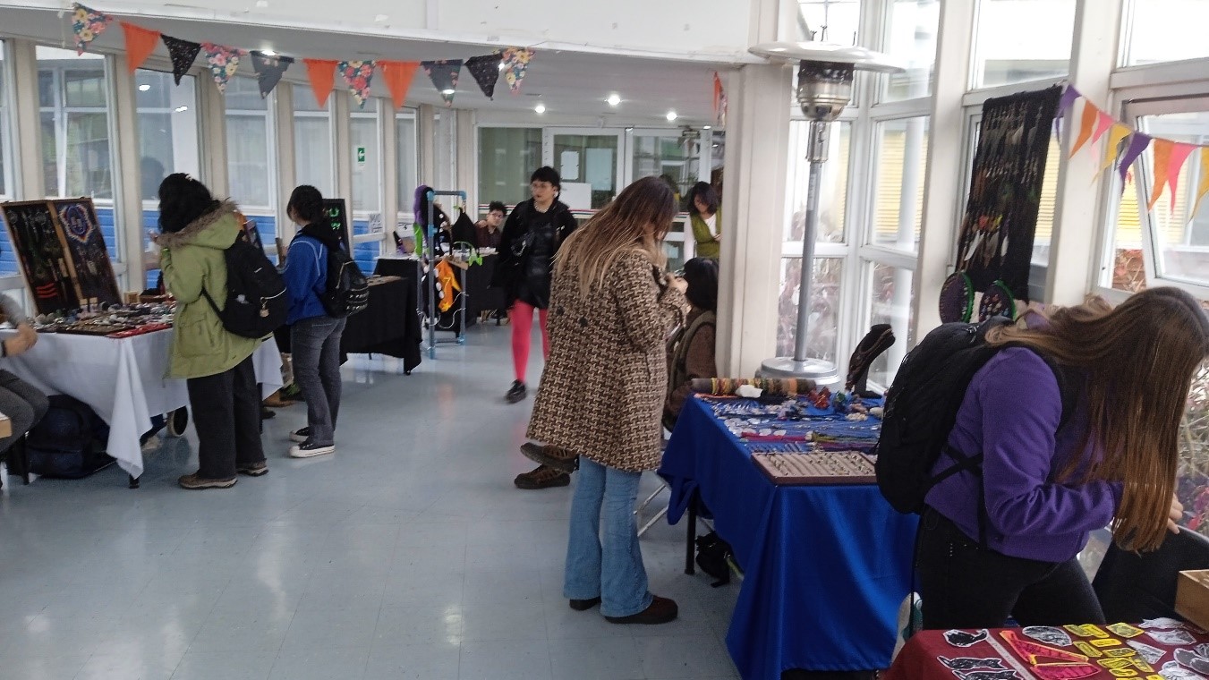 Feria de Artes Manuales se lució en la Biblioteca