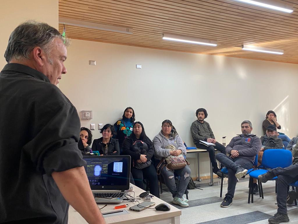 Libro “La Historia del Despojo” fue presentado en Chiloé por su autor Martín Correa Cabrera