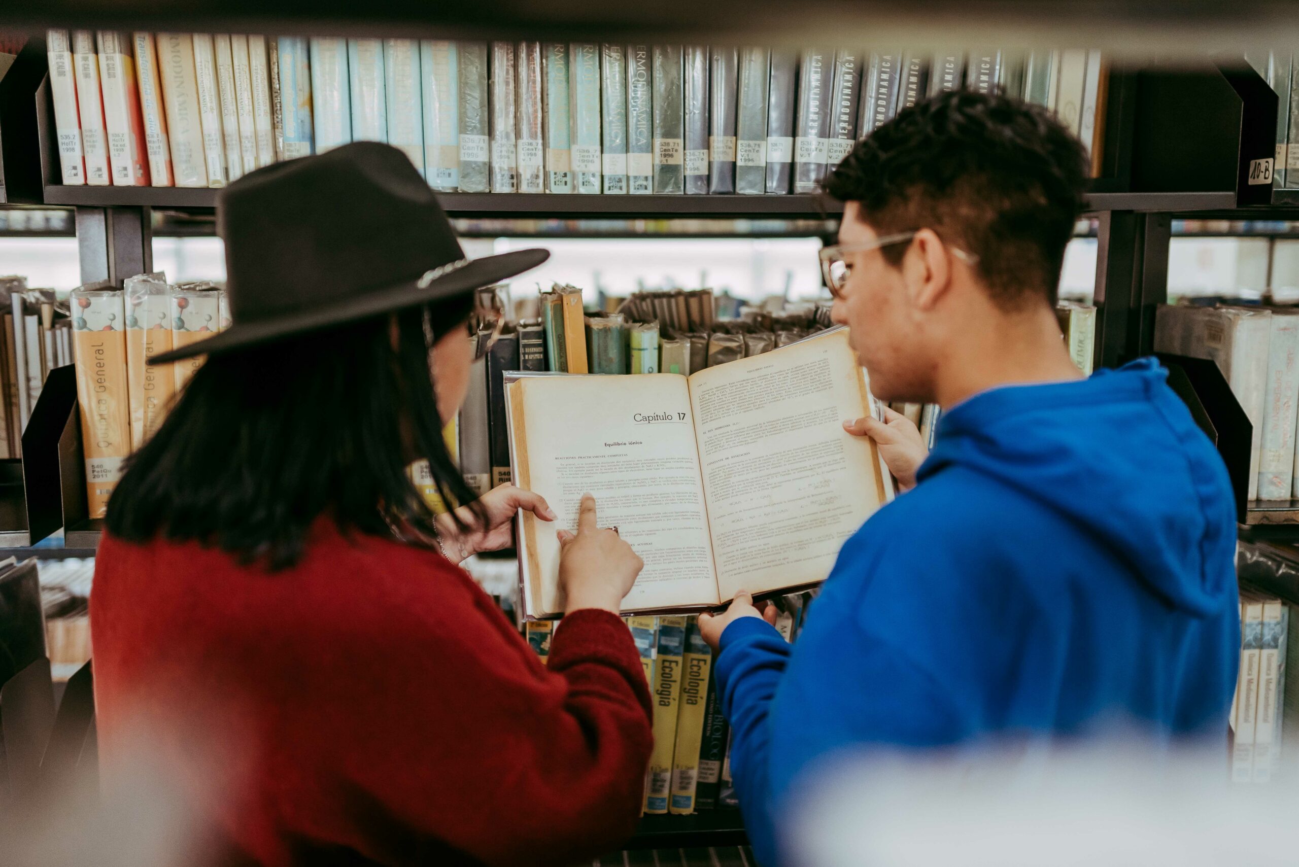 Biblioteca ULagos recomienda libros en vacaciones de invierno