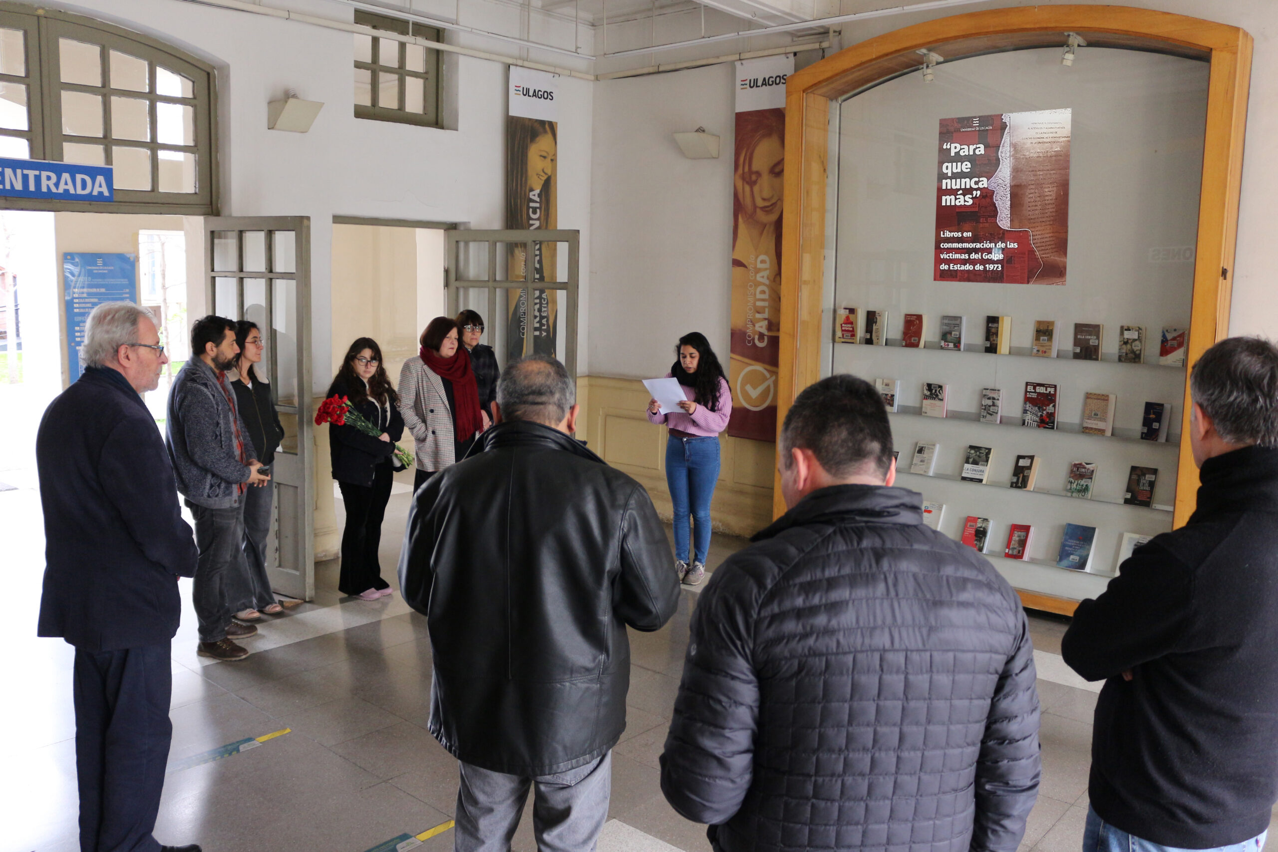 Inauguran exposición de libros que invitan a hacer memoria