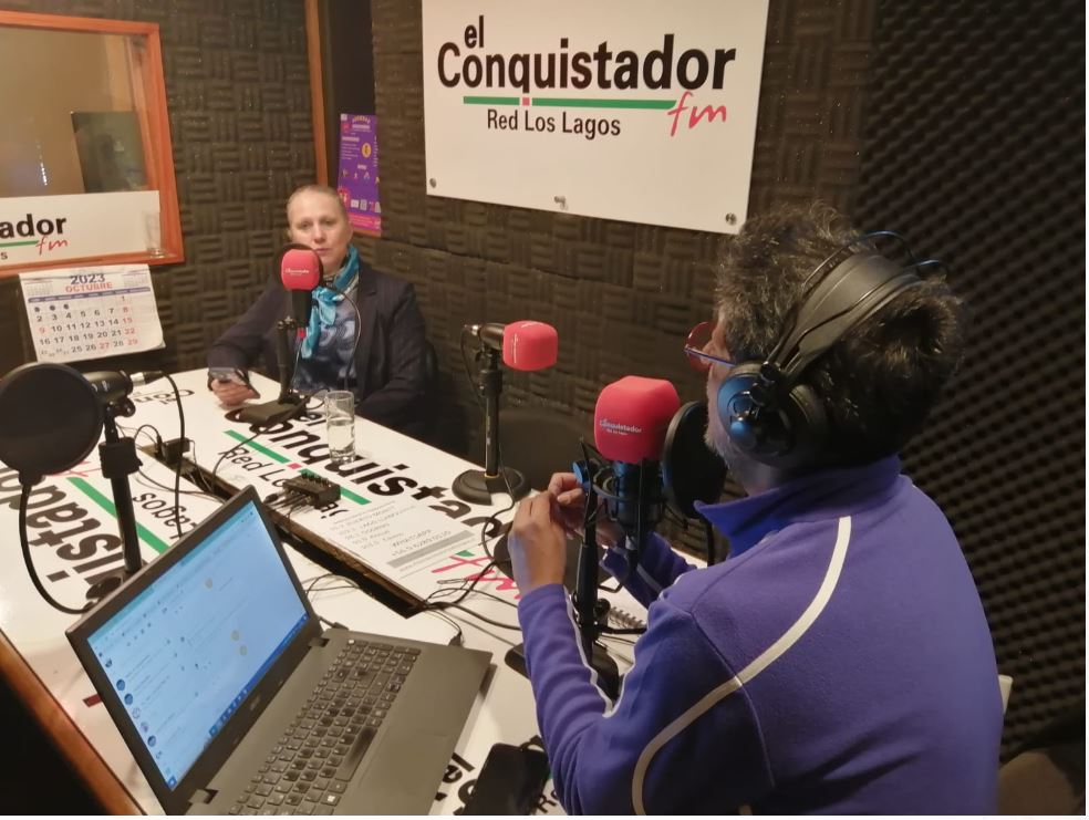 Vicerrectora del Campus Puerto Montt presenta oferta académica 2024 en entrevista con radio El Conquistador