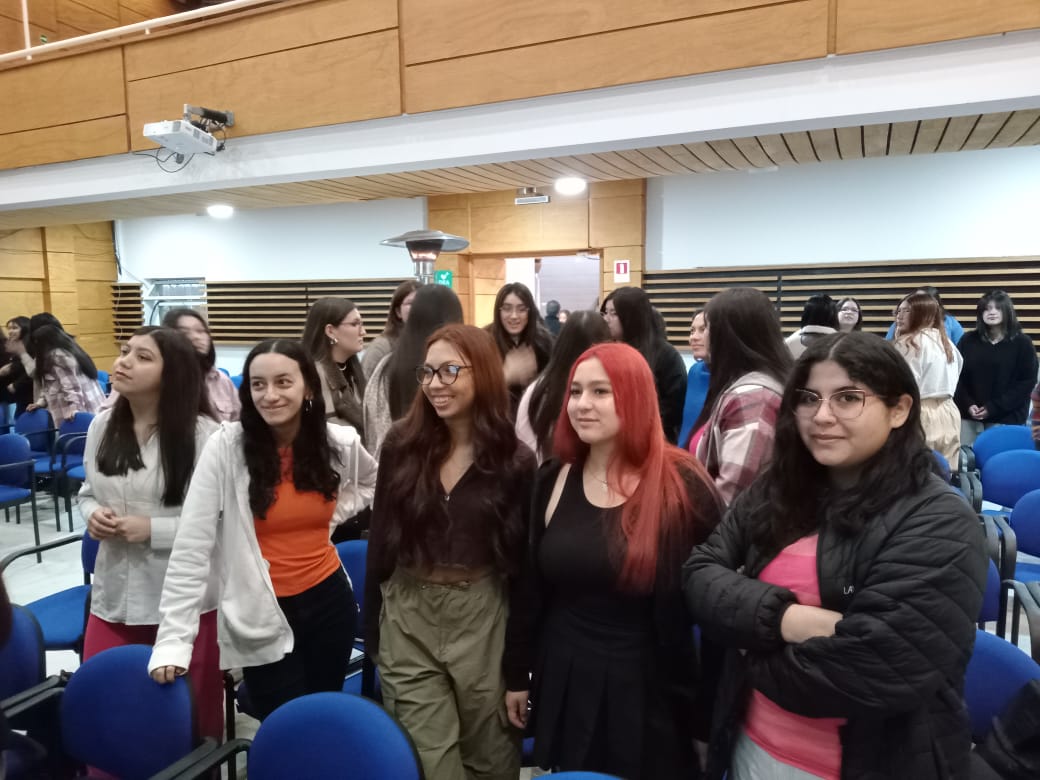 Cáncer de mamas: Estudiantes ULagos se capacitan con especialistas