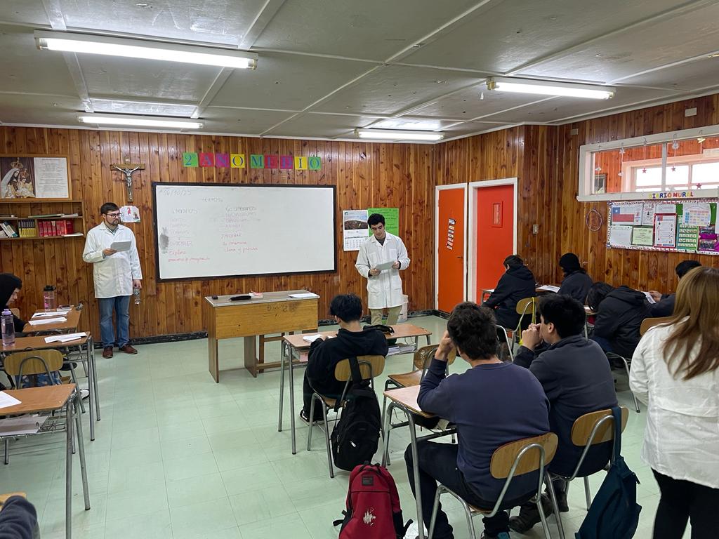 Estudiantes de Pedagogía en Lenguaje ULagos realizan intervención en un colegio rural
