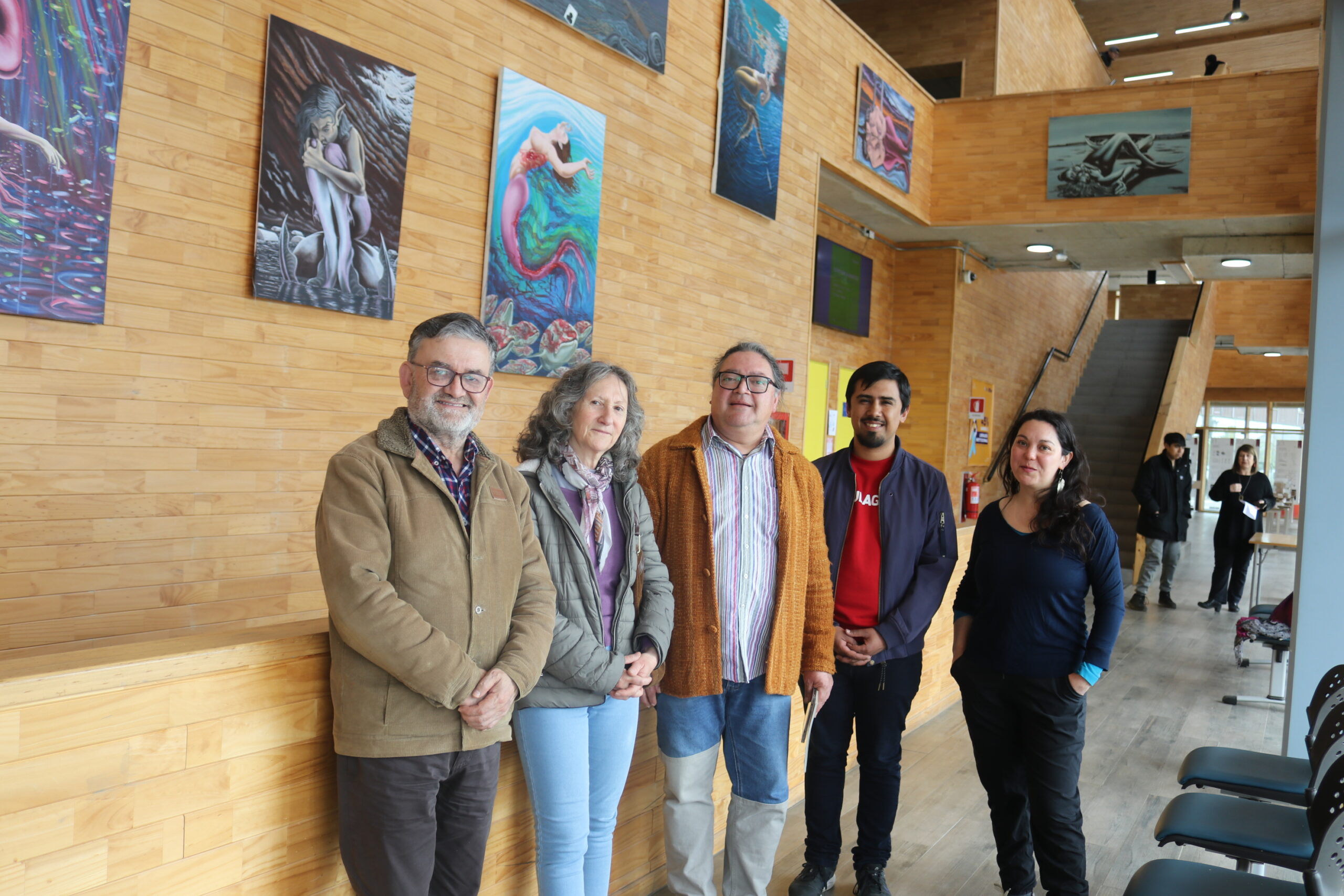 Artista Visual expone obras sobre sirenas inspiradas en Chiloé