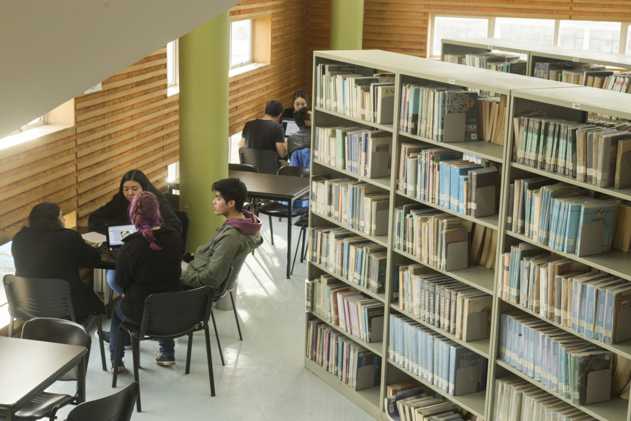 IESED-CHILE desarrolla conversatorio con estudiantes de postgrado de Colombia, Brasil y Chile