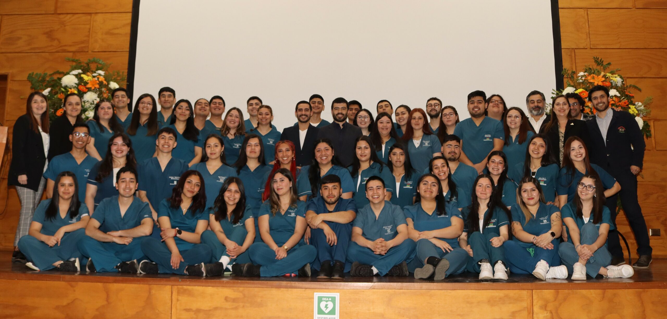 Estudiantes de Kinesiología reciben anhelada investidura