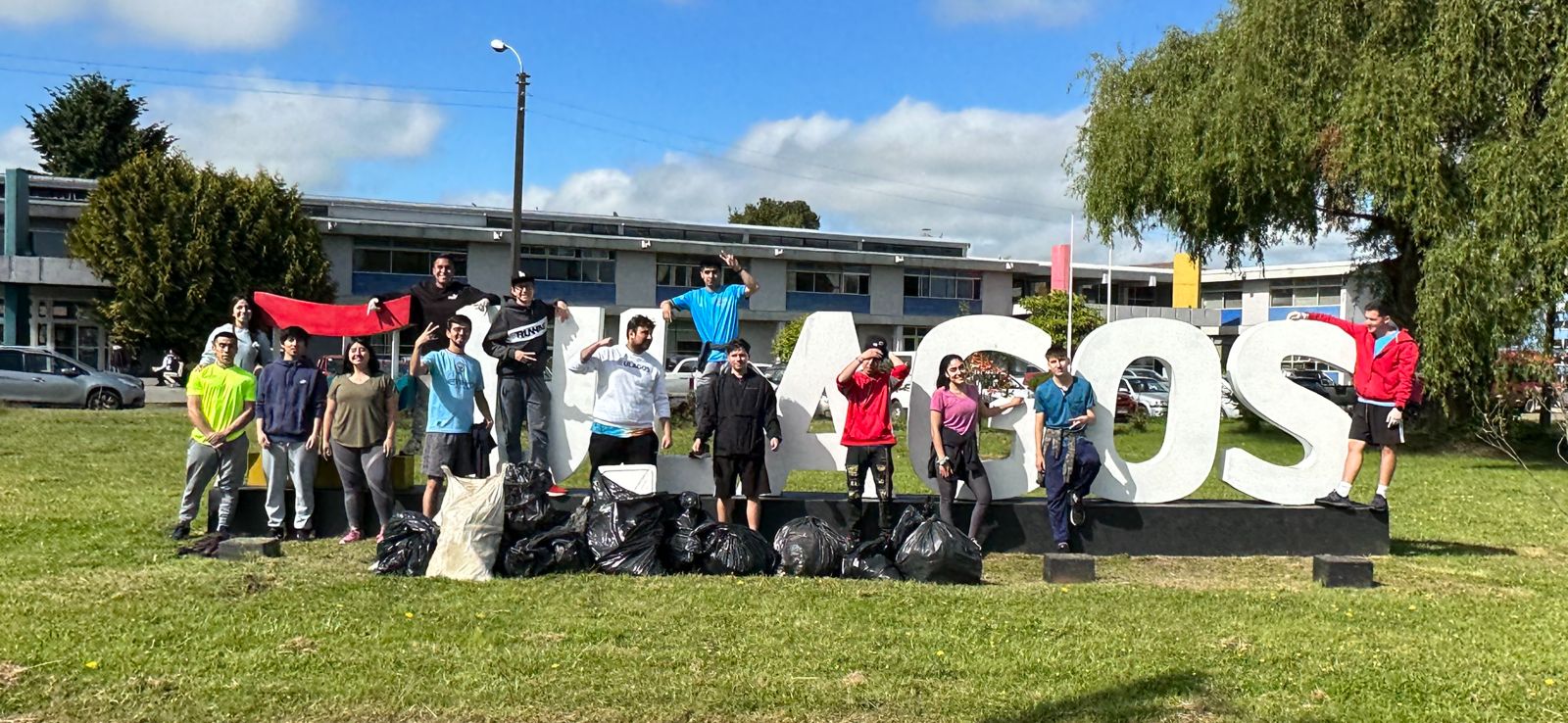 Estudiantes de Educación Física realizan Plogging por el medio ambiente