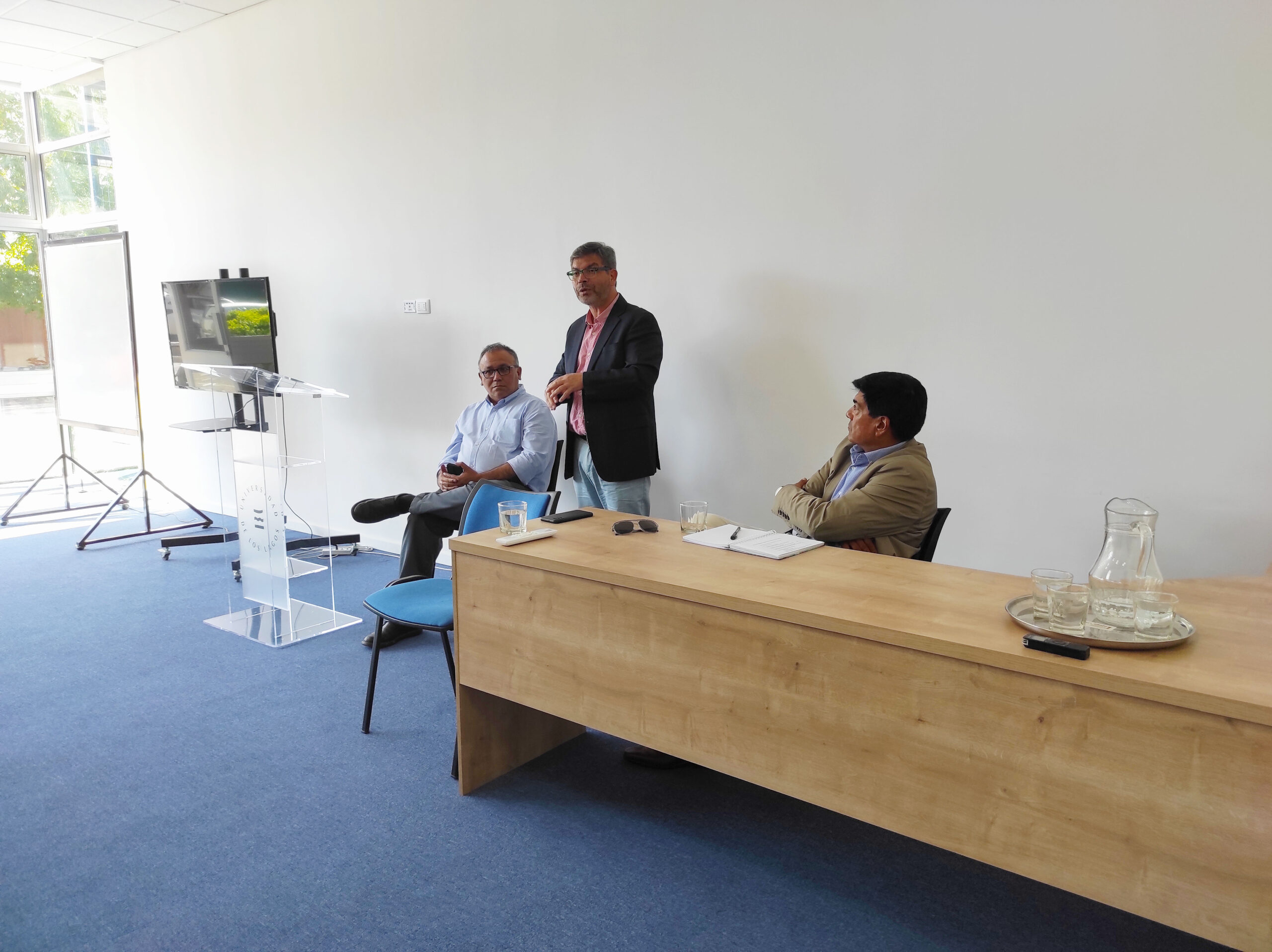 Rector Garrido presentó al nuevo Director de la Sede Santiago
