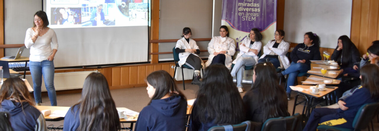 Fomentando la pasión por las ciencias: Investigadoras del Centro I-Mar reciben a estudiantes del Proyecto Sígueme