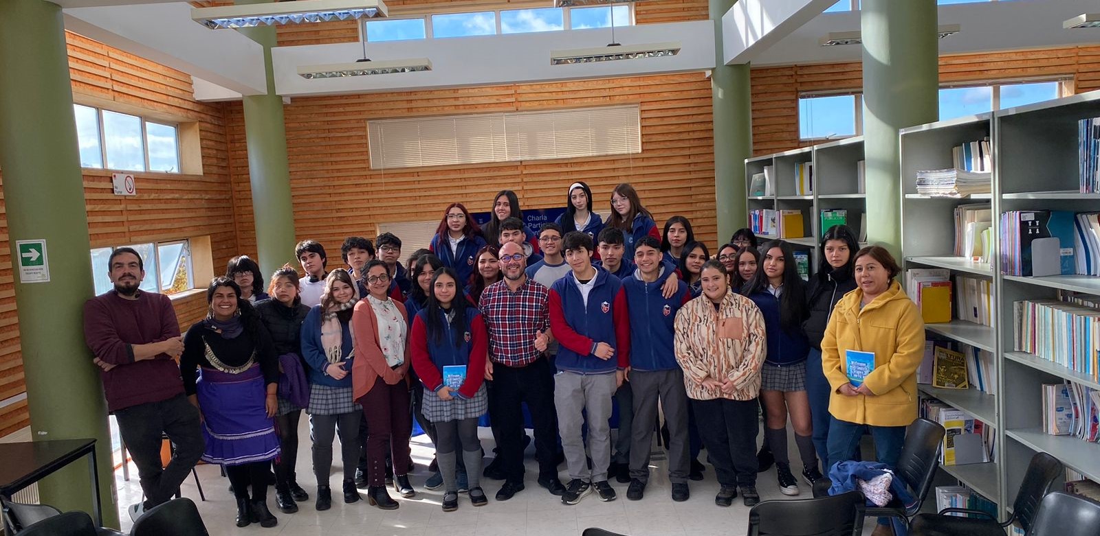 Estudiantes del colegio San José visitan la biblioteca de la ULagos en Osorno