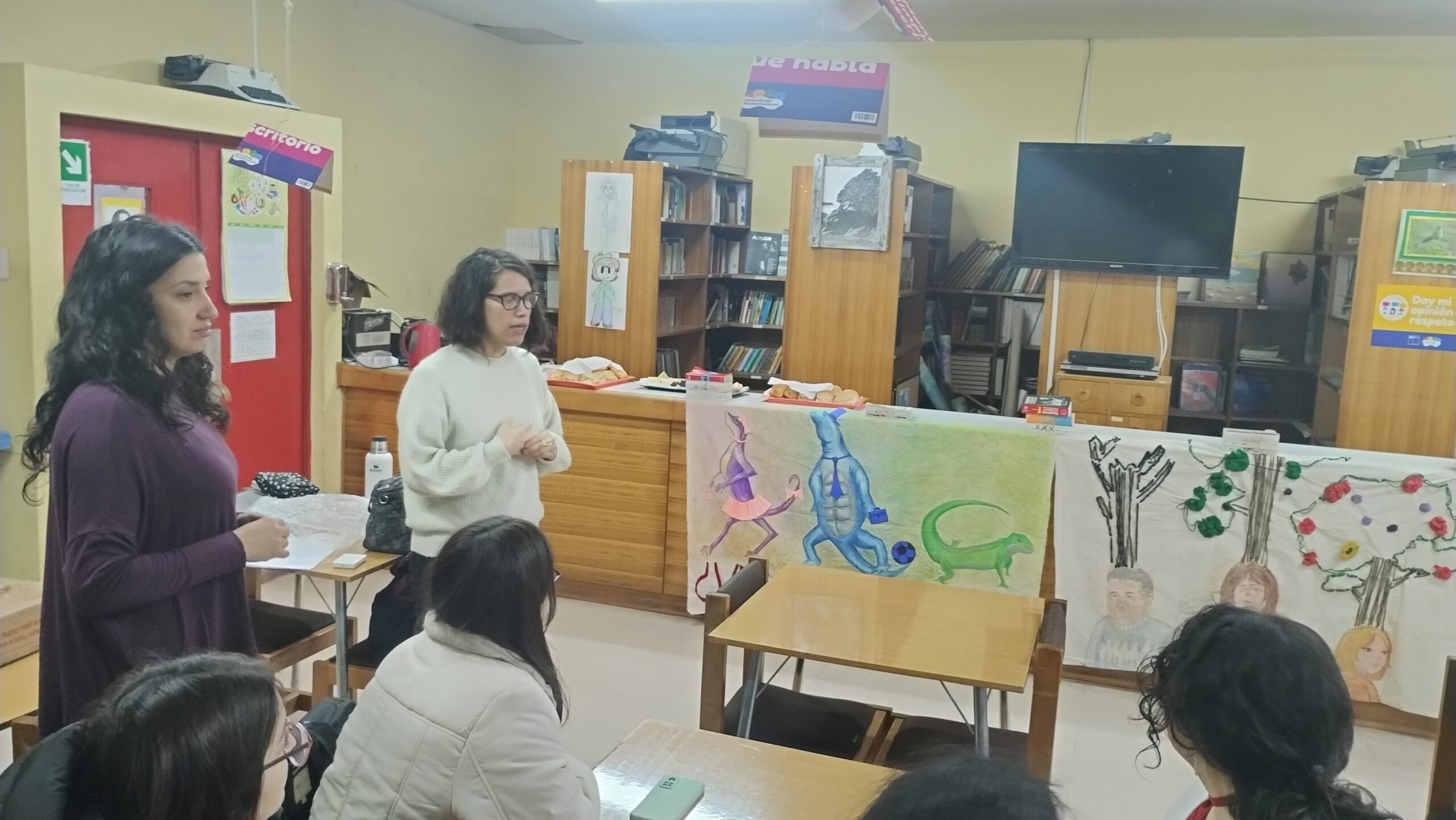 Profesores de Artes Visuales en formación llegan hasta Hornopirén en el marco del programa Escuelas Sur