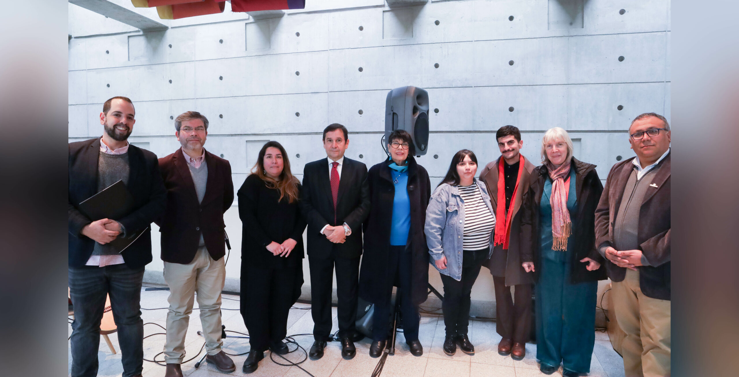 Conmovedora presentación de la poeta Patricia Águila y la profesora Emilia Díaz en La Moneda