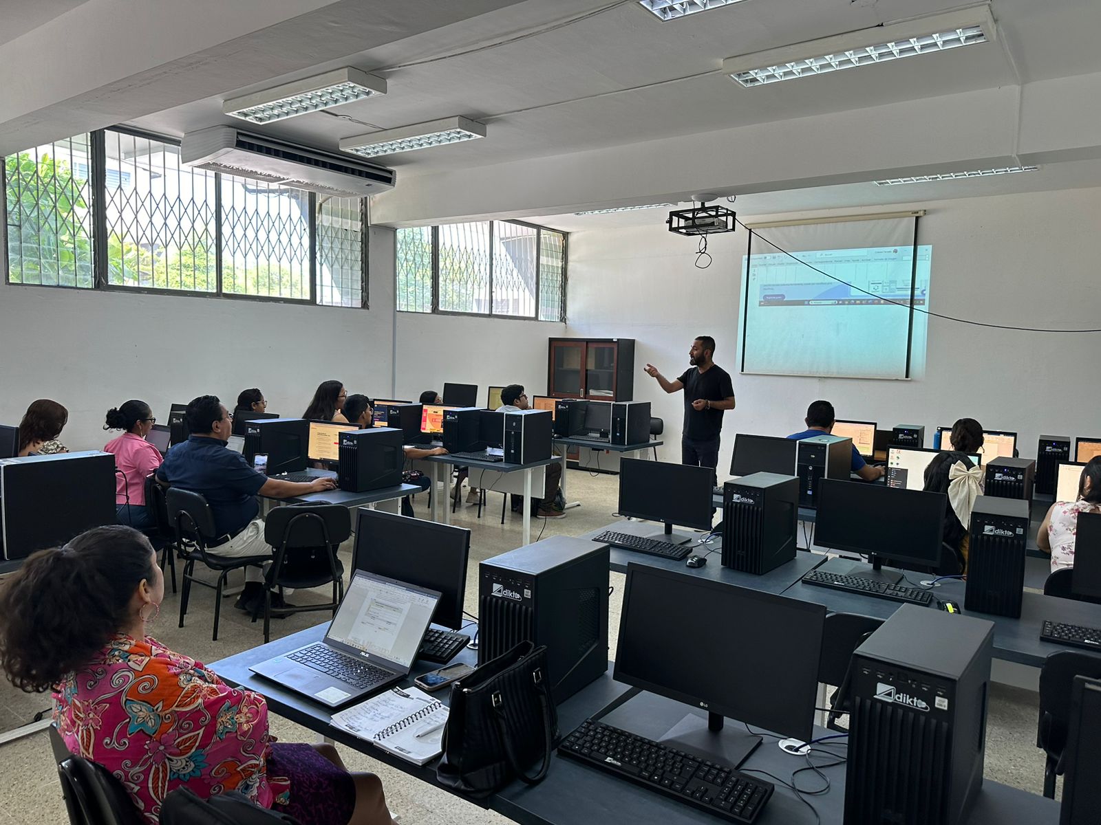 Investigador ULagos-IESED se adjudica proyecto de Formación Docente STEAM en Ecuador