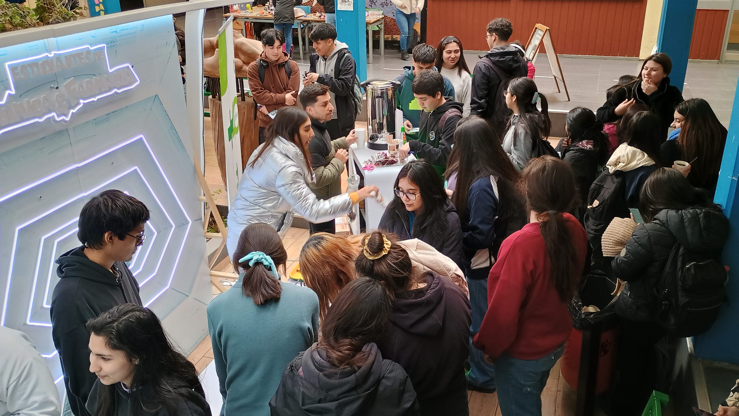 Estudiantes de Química y Farmacia se unen en una primera actividad de vinculación