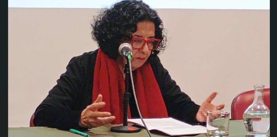 Seminario de Poéticas finaliza una década con destacada periodista Faride Zerán