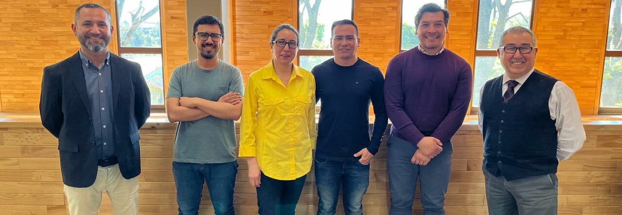 Académico brasileño realiza pasantía en Chiloé para conocer las políticas públicas educativas