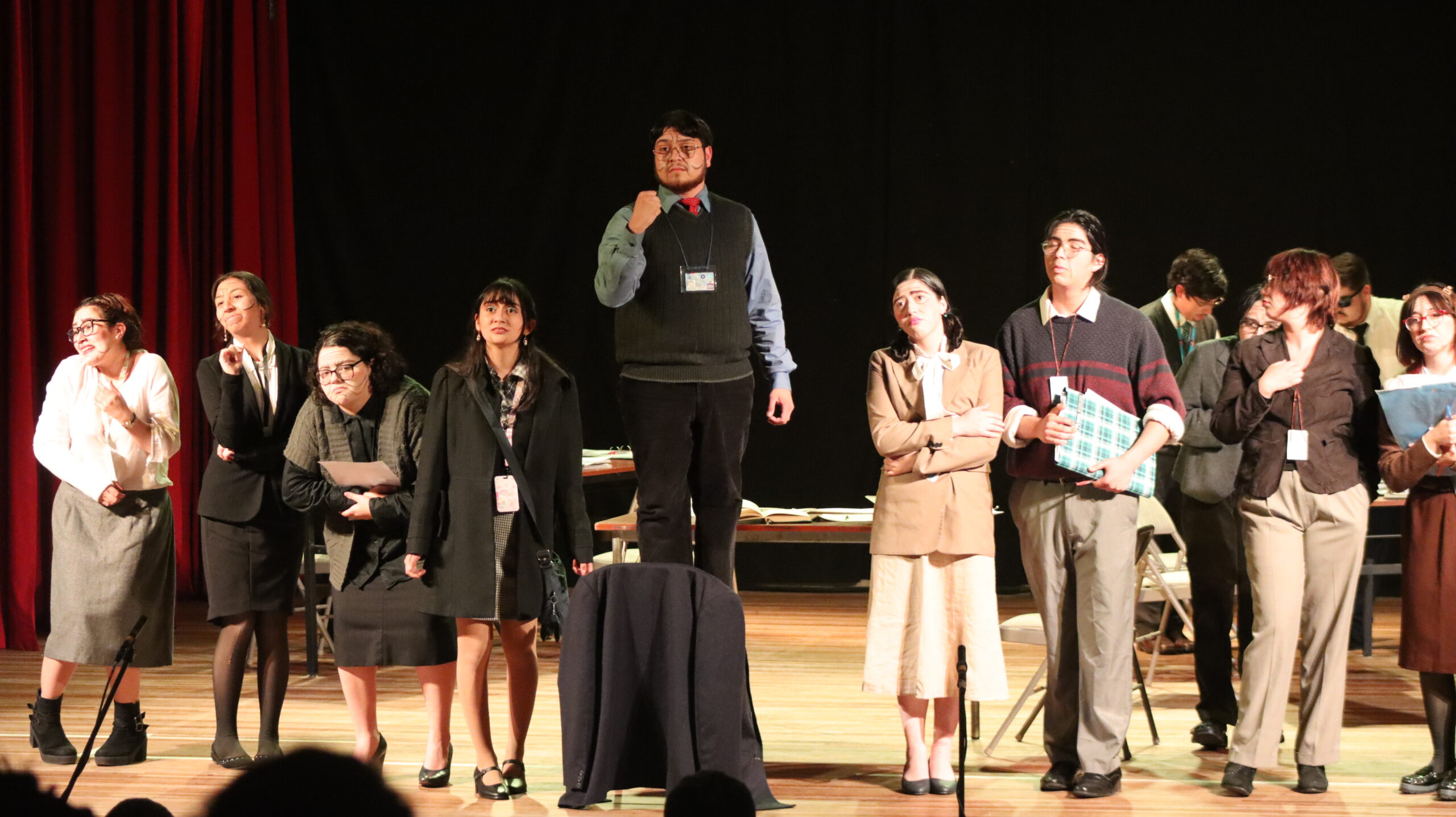 Grupo de Teatro de la ULagos presentará “La isla desierta” en Ancud este sábado