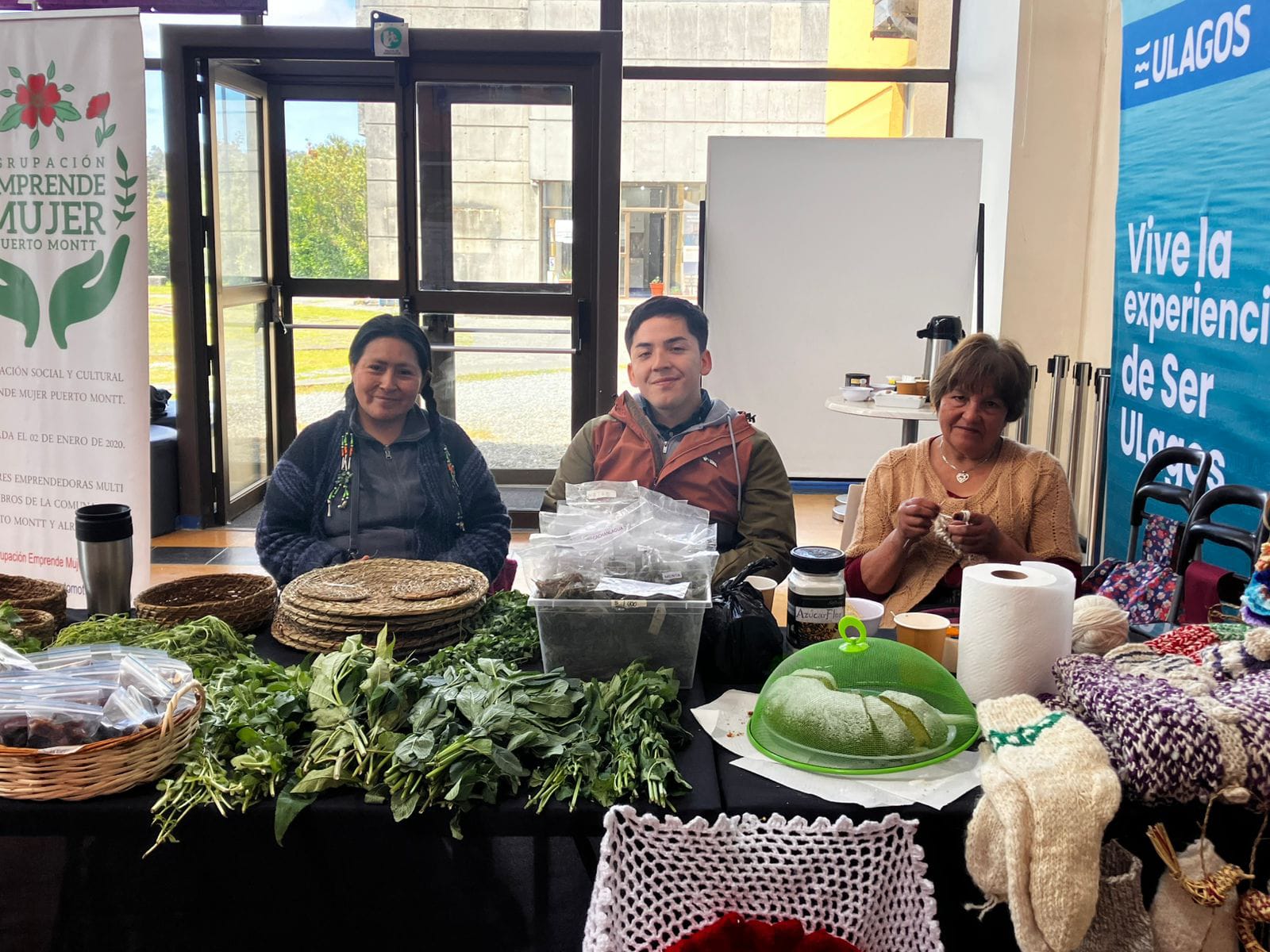 Agrupación Chillkatujo ULagos realizó exitosa Feria Artesanal de Mujeres Originarias